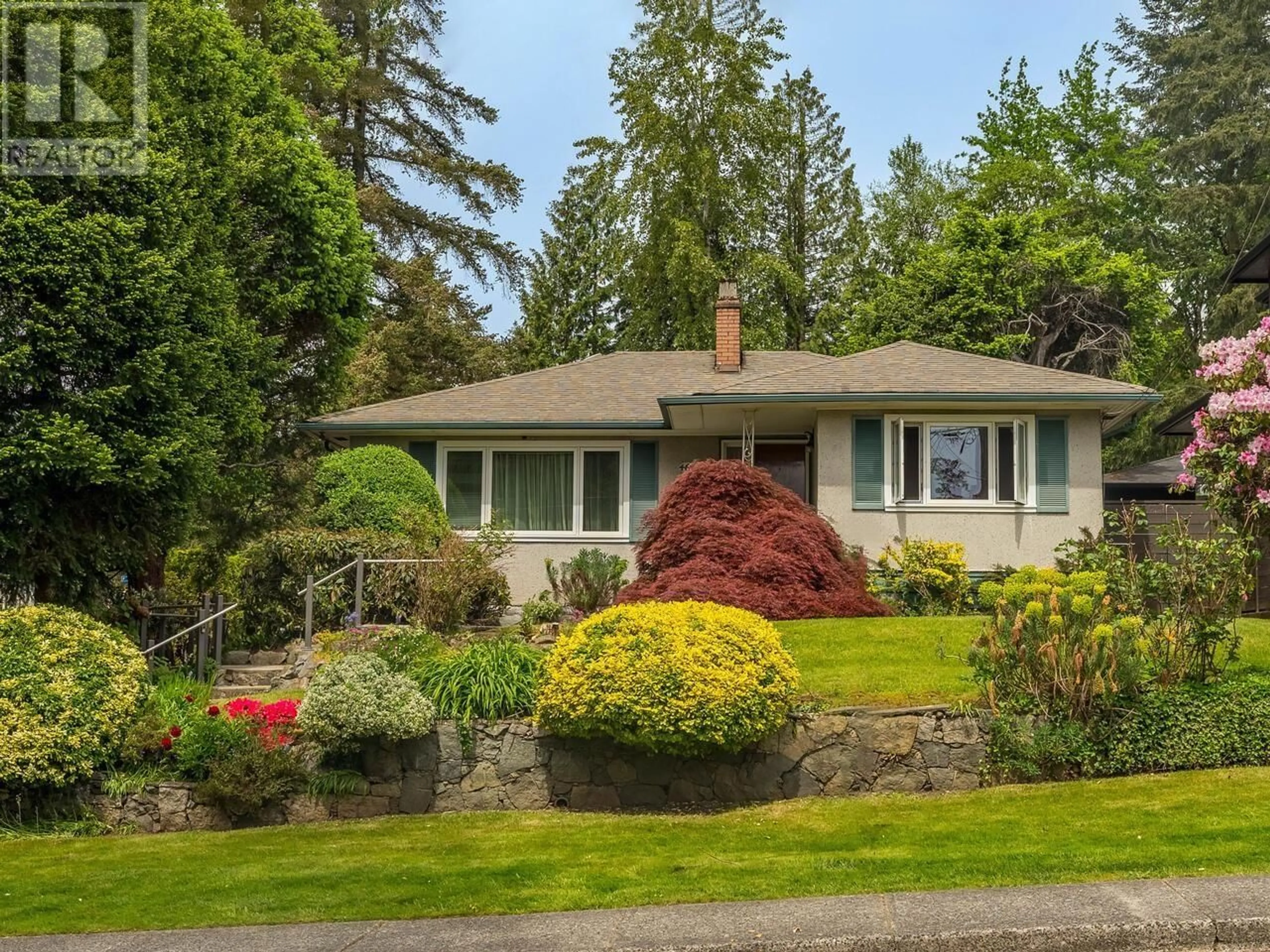 Frontside or backside of a home for 464 W 28TH STREET, North Vancouver British Columbia V7N2J3