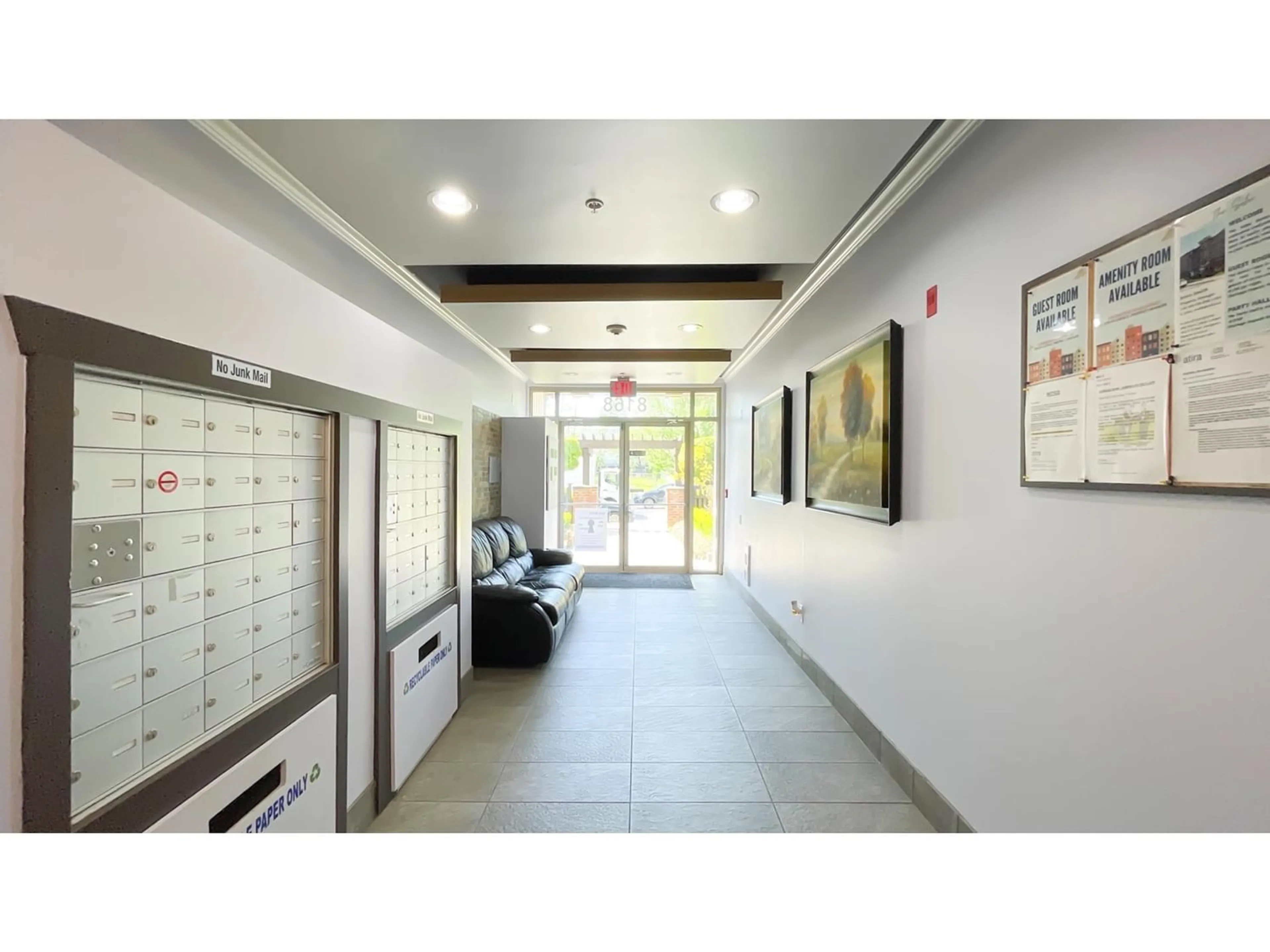 Indoor foyer for 203 8168 120A STREET, Surrey British Columbia V3W3P3