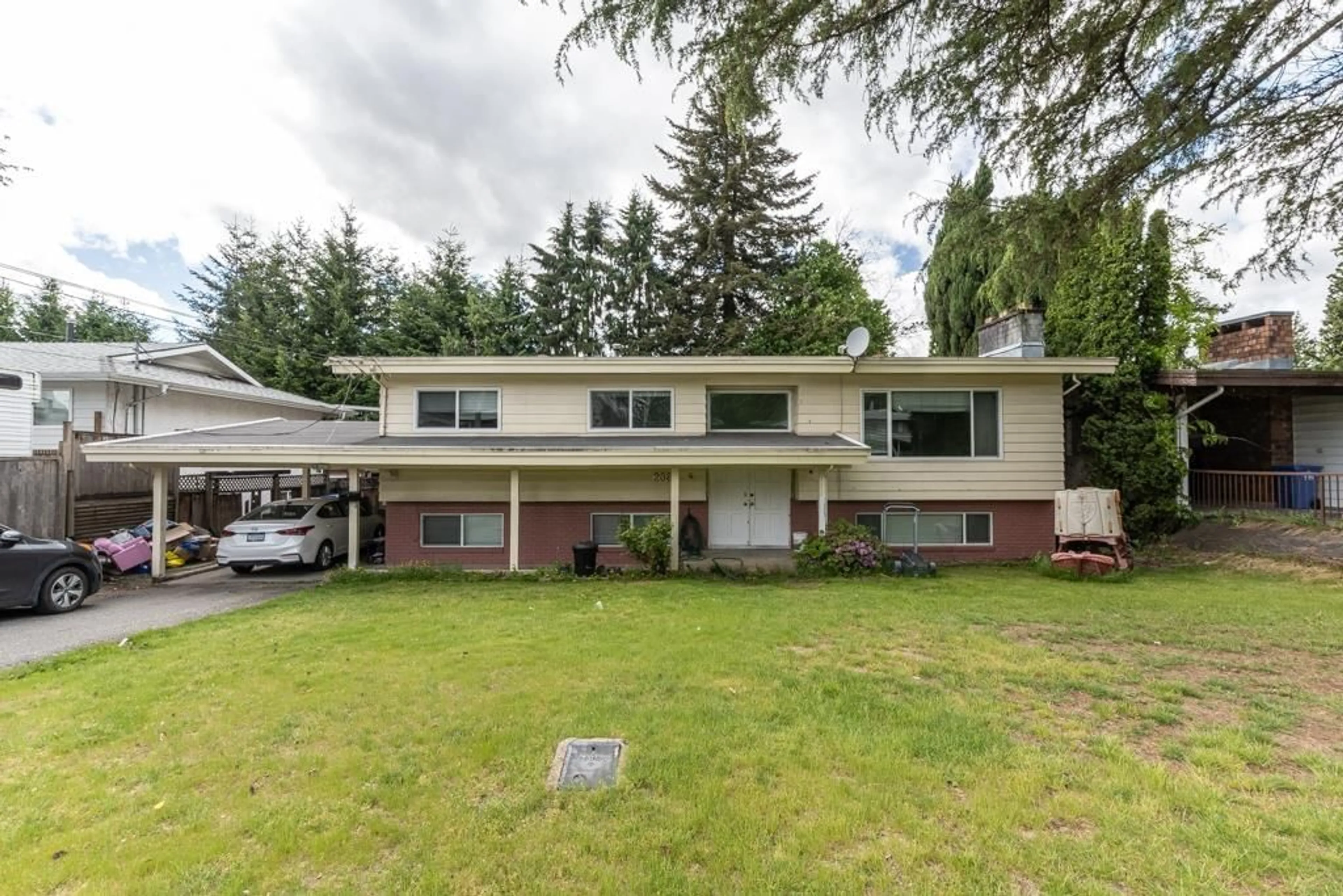 Frontside or backside of a home for 2083 TOPAZ STREET, Abbotsford British Columbia V2T3W7