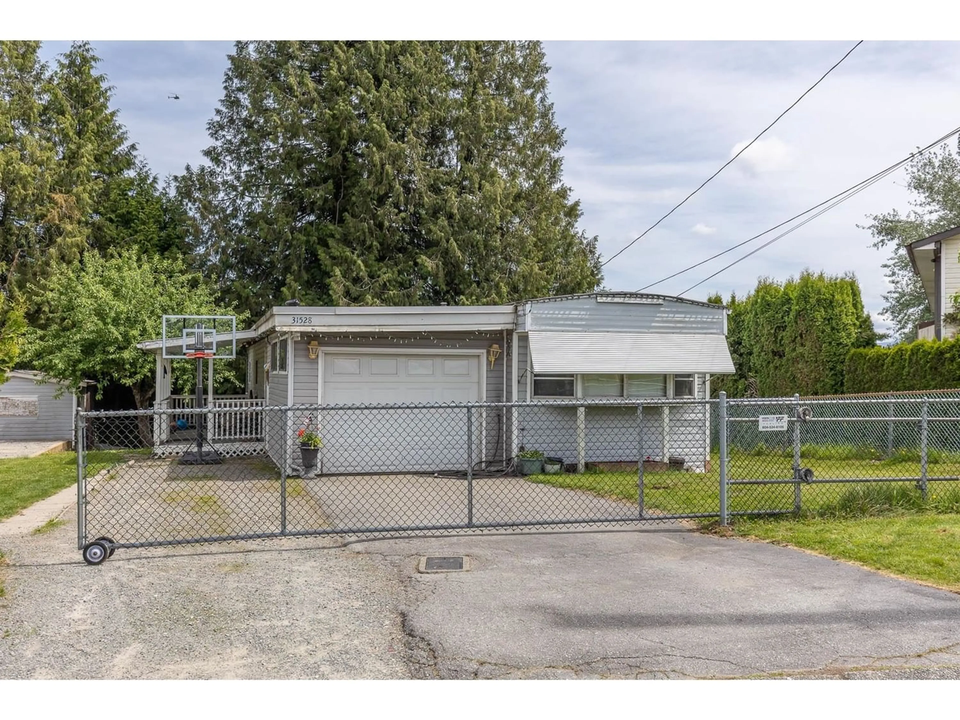Frontside or backside of a home for 31528 MONARCH COURT, Abbotsford British Columbia V2T6M5