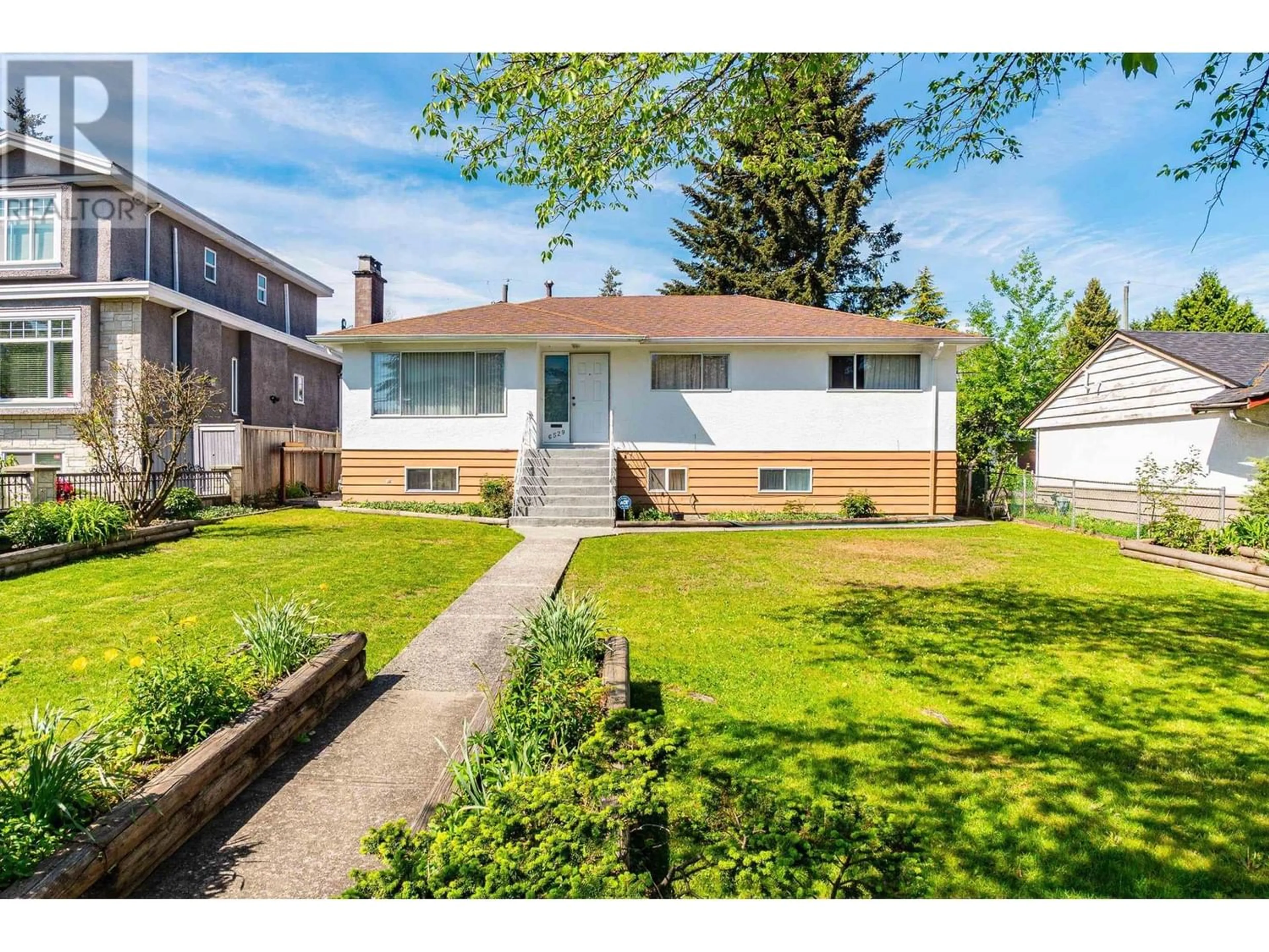 Frontside or backside of a home for 6529 NAPIER STREET, Burnaby British Columbia V5B2C2