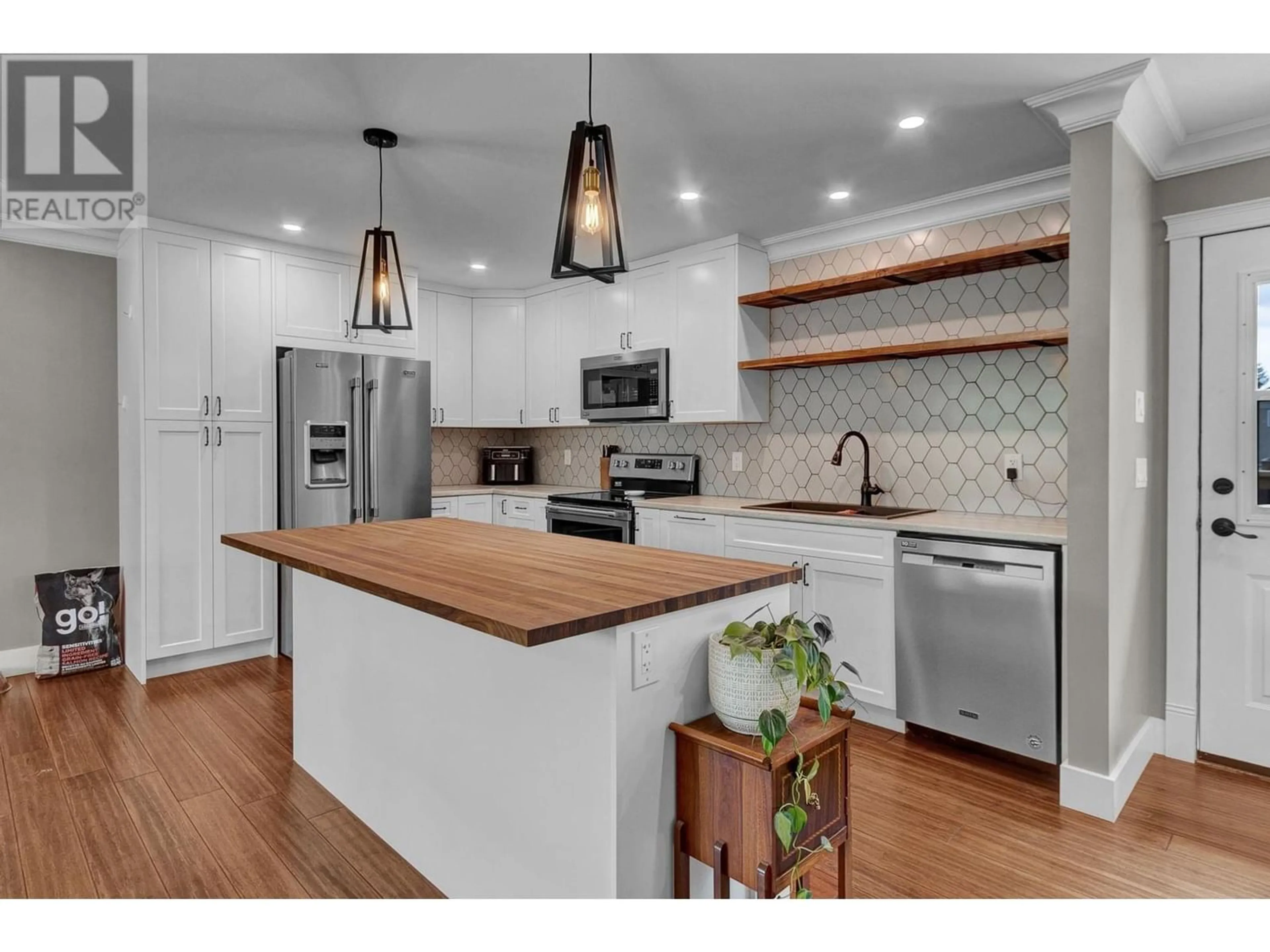 Contemporary kitchen for 115 MCKENZIE AVENUE, Prince George British Columbia V2L4N5