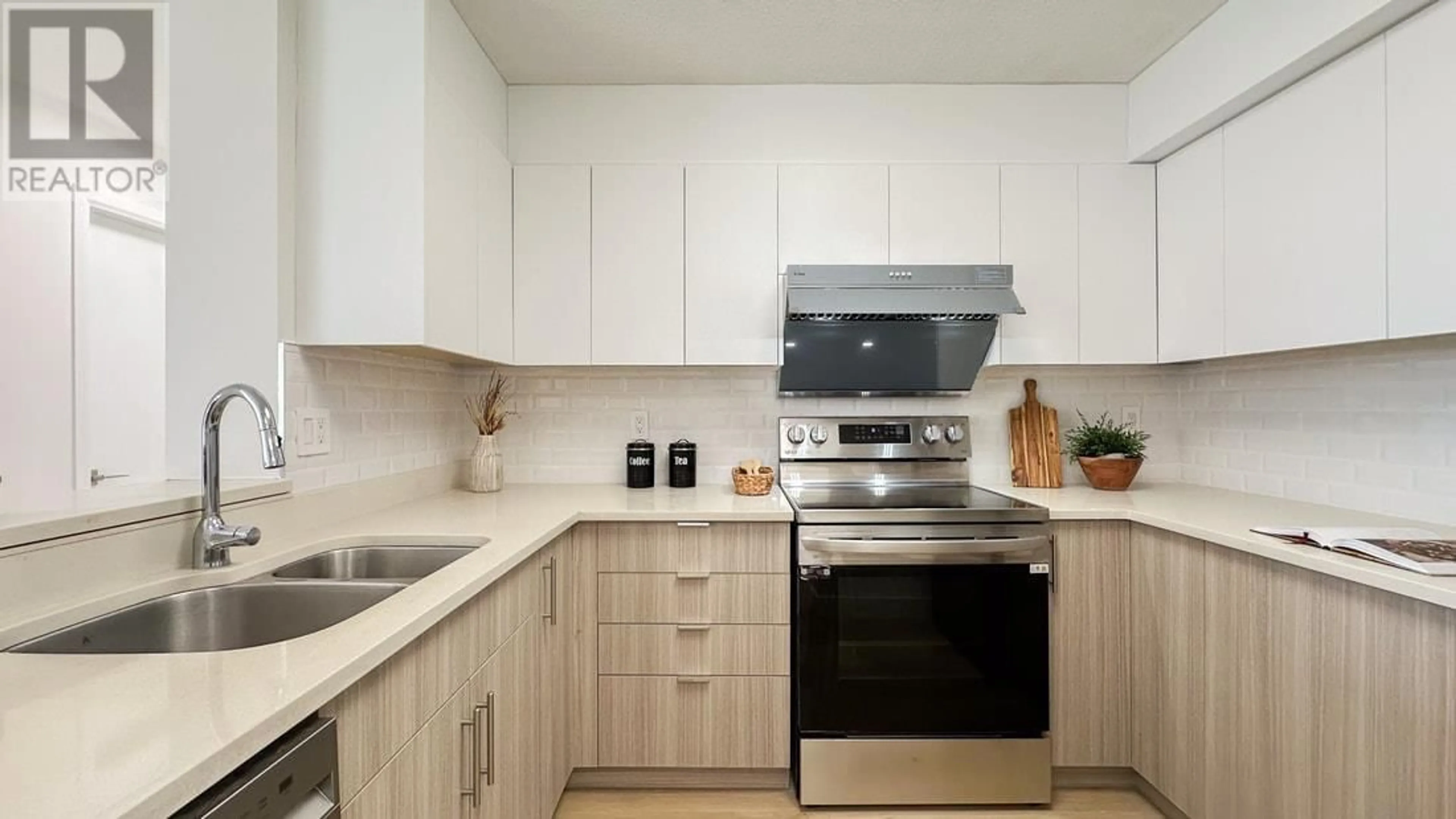 Standard kitchen for 606 8180 GRANVILLE AVENUE, Richmond British Columbia V6Y4G1