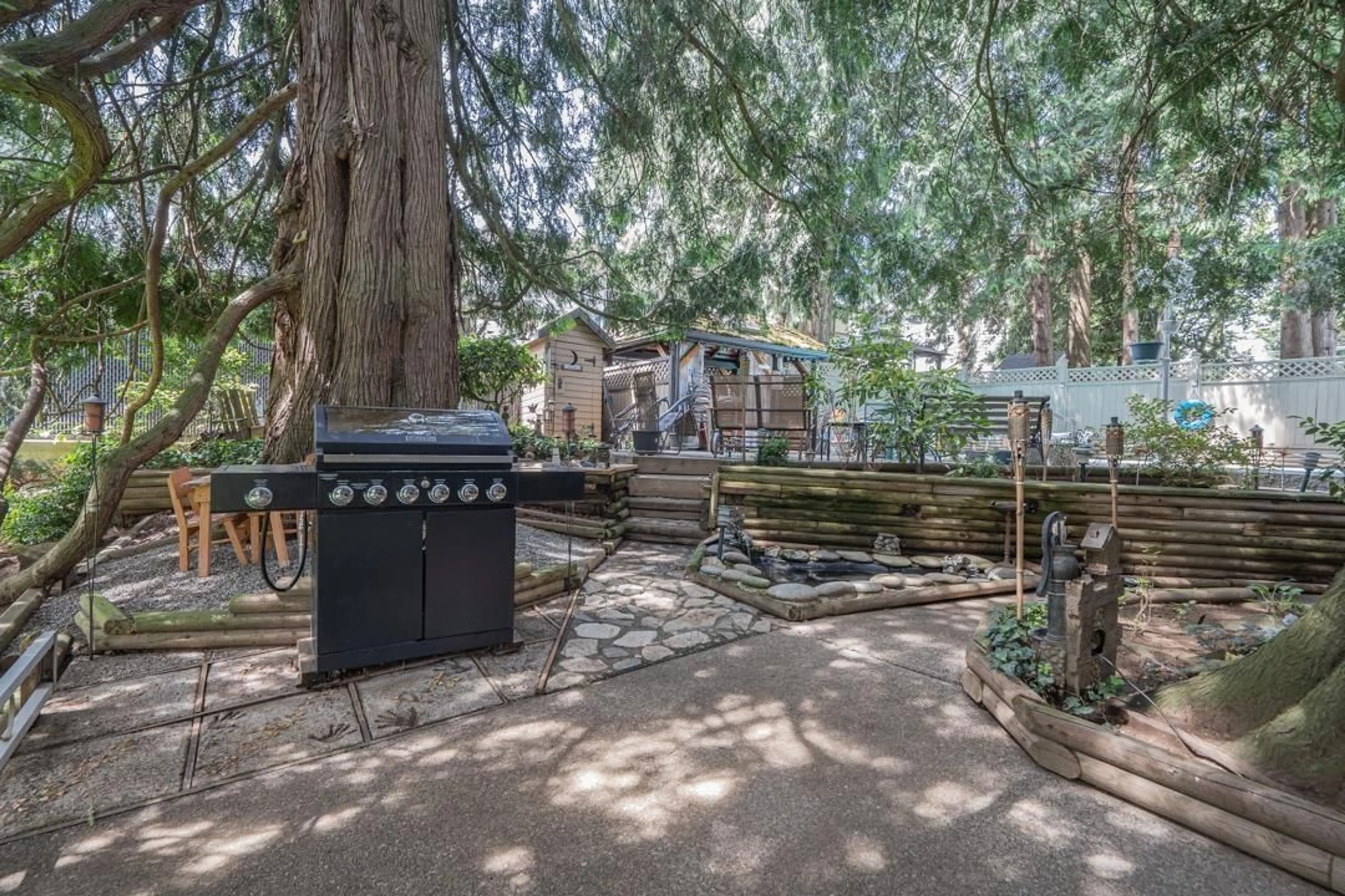 Patio for 1961 DAHL CRESCENT, Abbotsford British Columbia V2S4B6