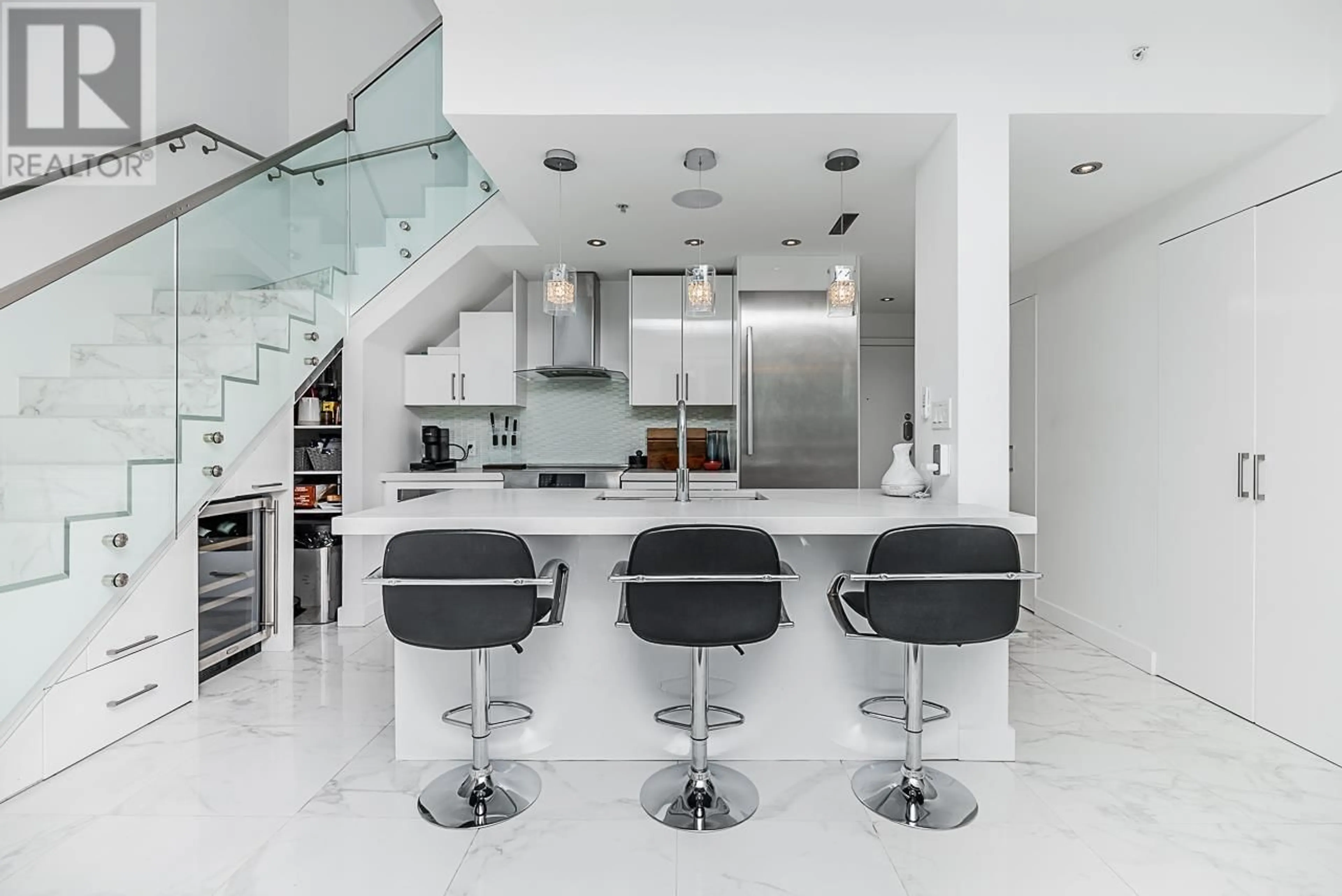 Contemporary kitchen for 2802 1188 HOWE STREET, Vancouver British Columbia V6Z2S8