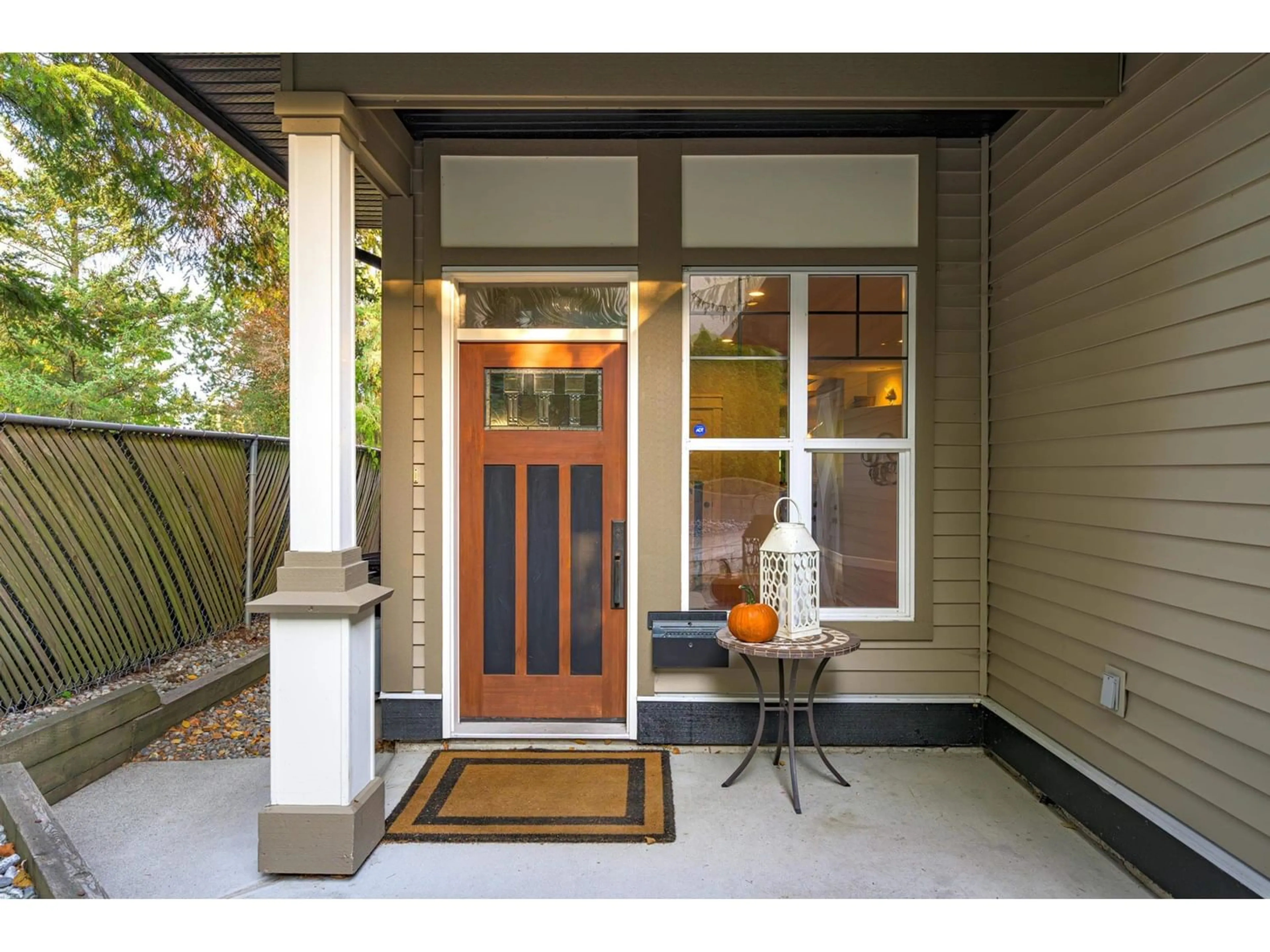 Indoor entryway for 1598 PARKER PLACE, White Rock British Columbia V4B4S5