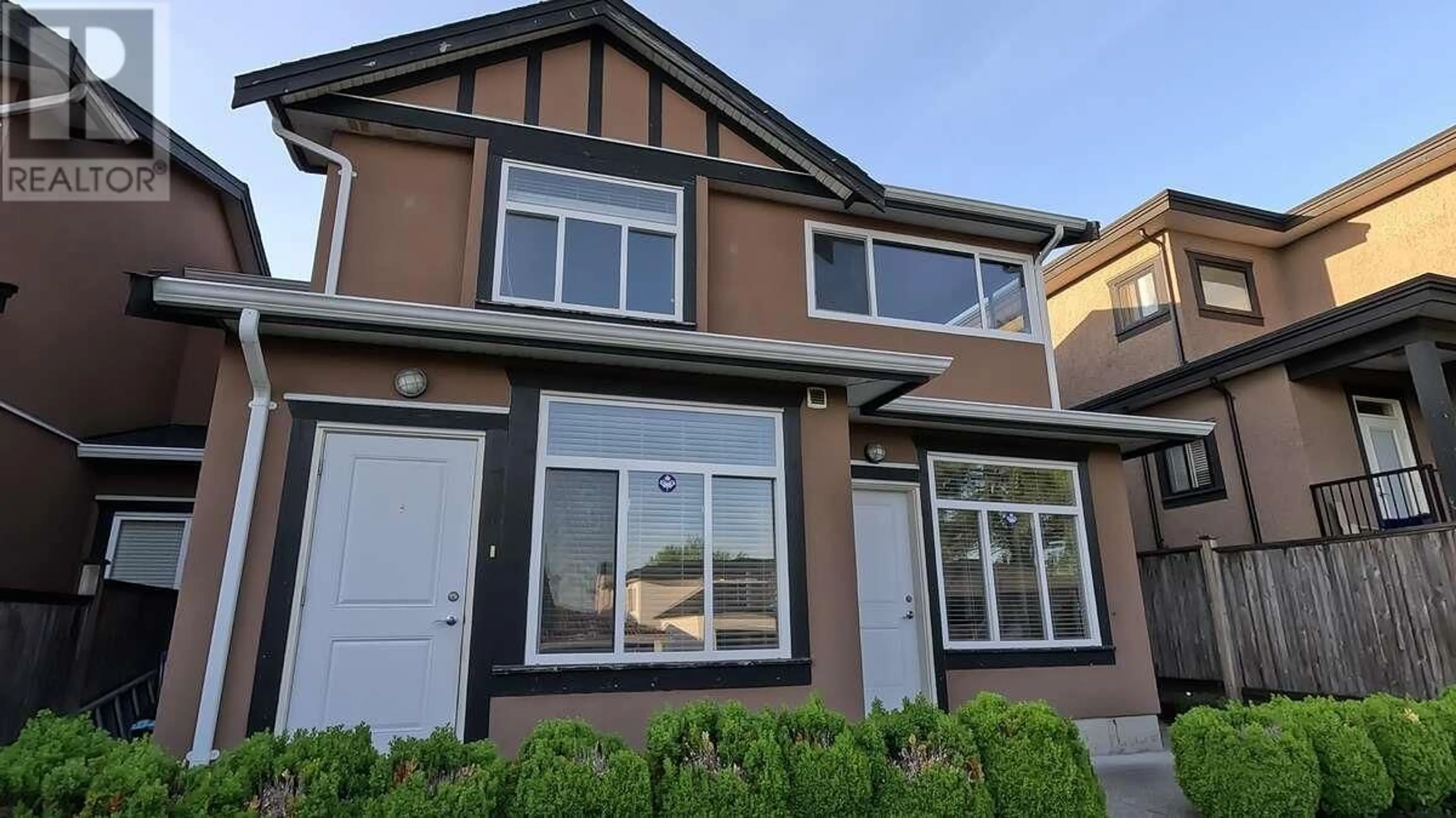 Home with vinyl exterior material, street for 5158 FRANCES STREET, Burnaby British Columbia V5B1T3