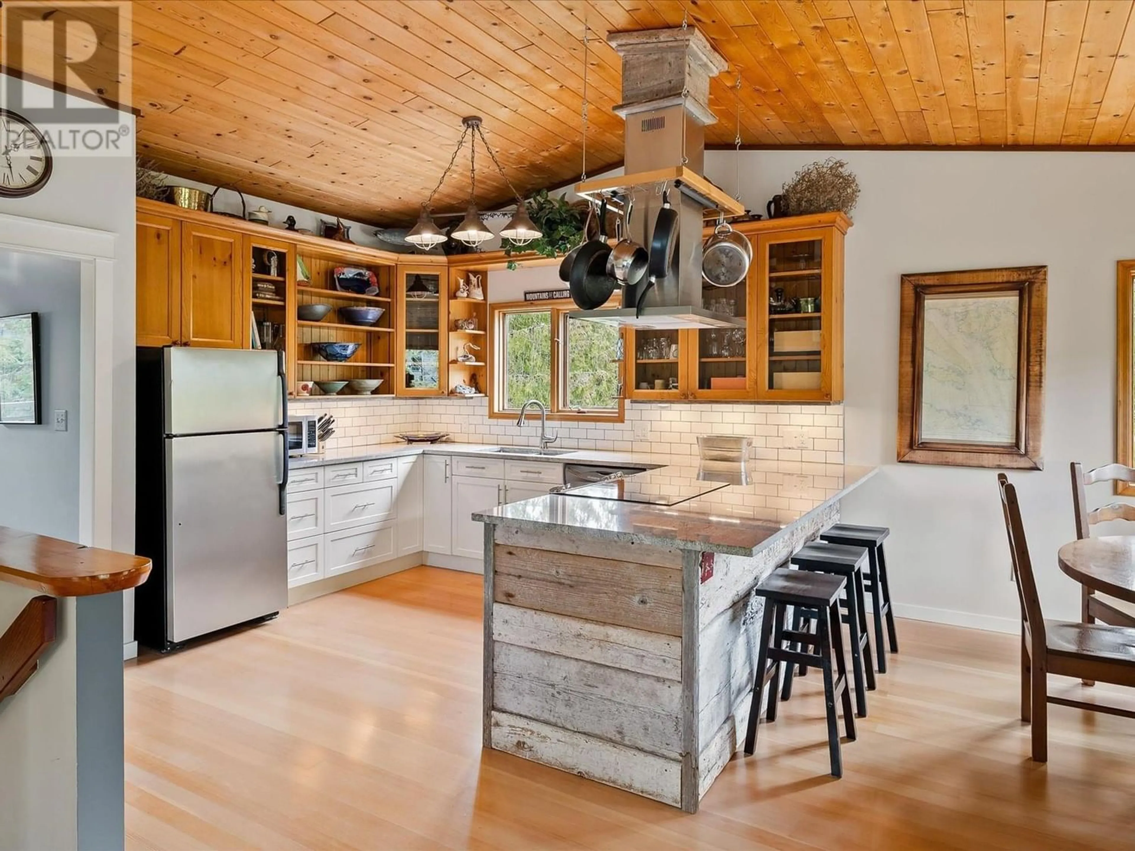 Rustic kitchen for 2062 GARIBALDI WAY, Whistler British Columbia V8E0A6