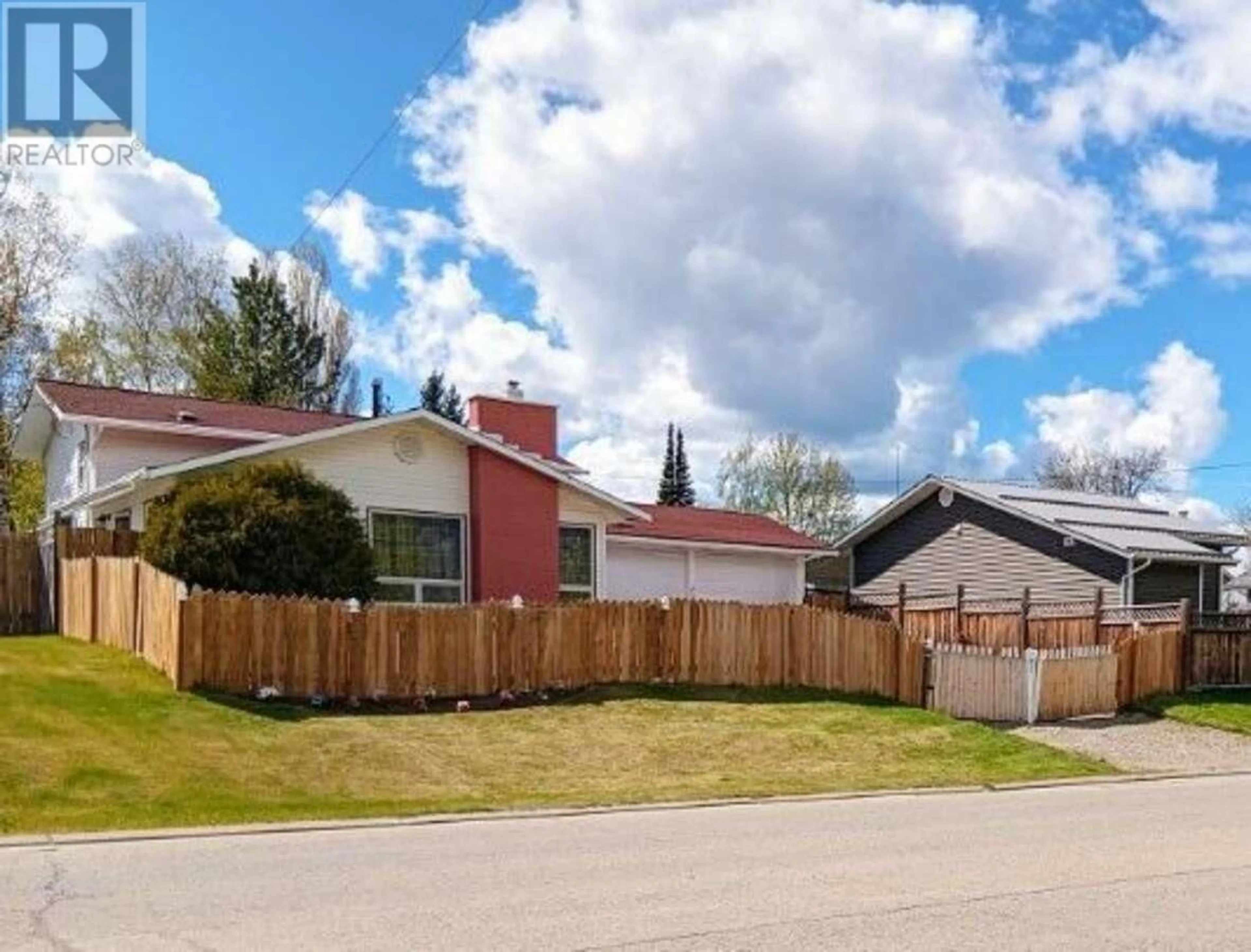A pic from outside/outdoor area/front of a property/back of a property/a pic from drone, street for 257 CENTENNIAL DRIVE, Mackenzie British Columbia V0J2C0