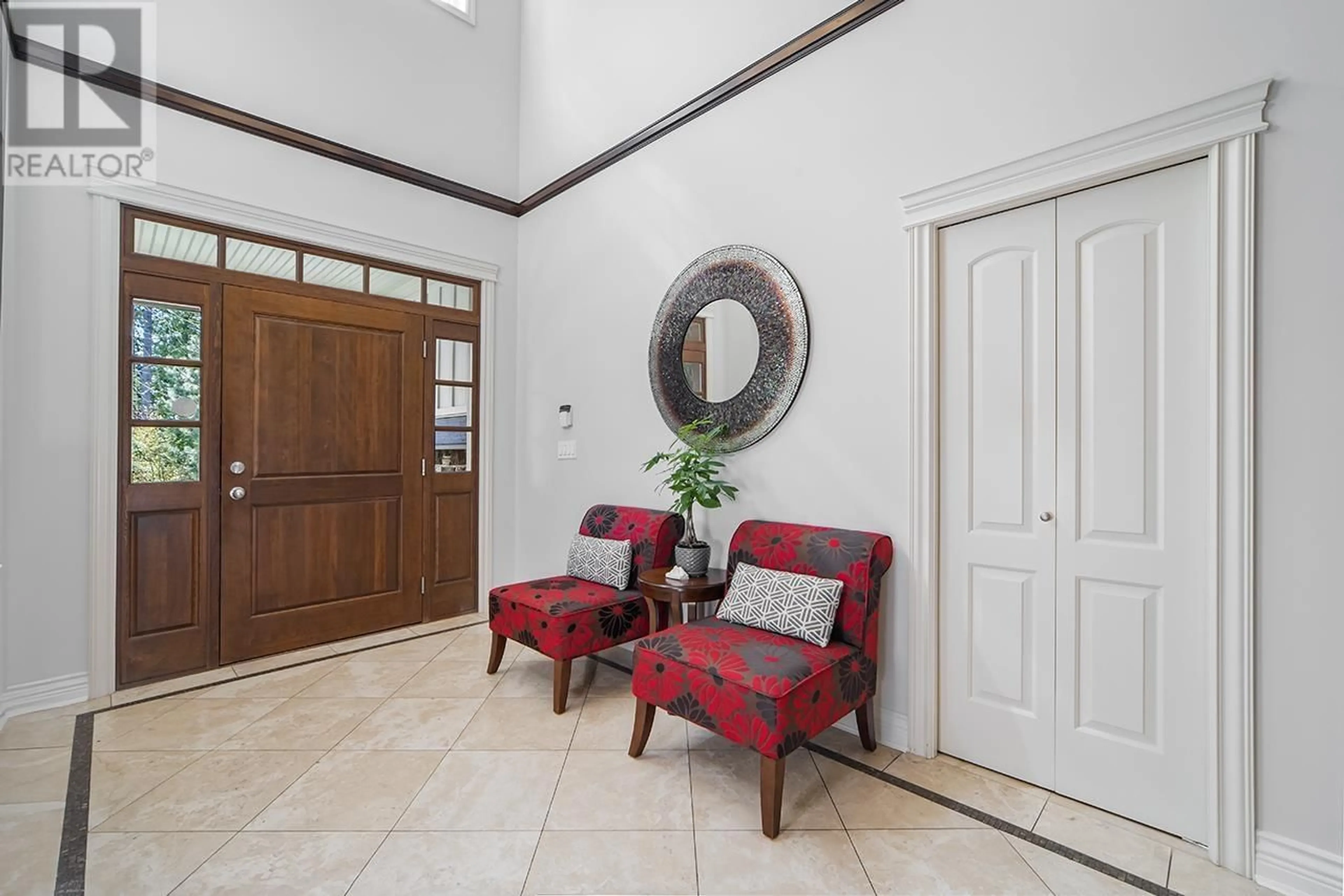 Indoor foyer for 1045 RAVENSWOOD DRIVE, Anmore British Columbia V3H5M6