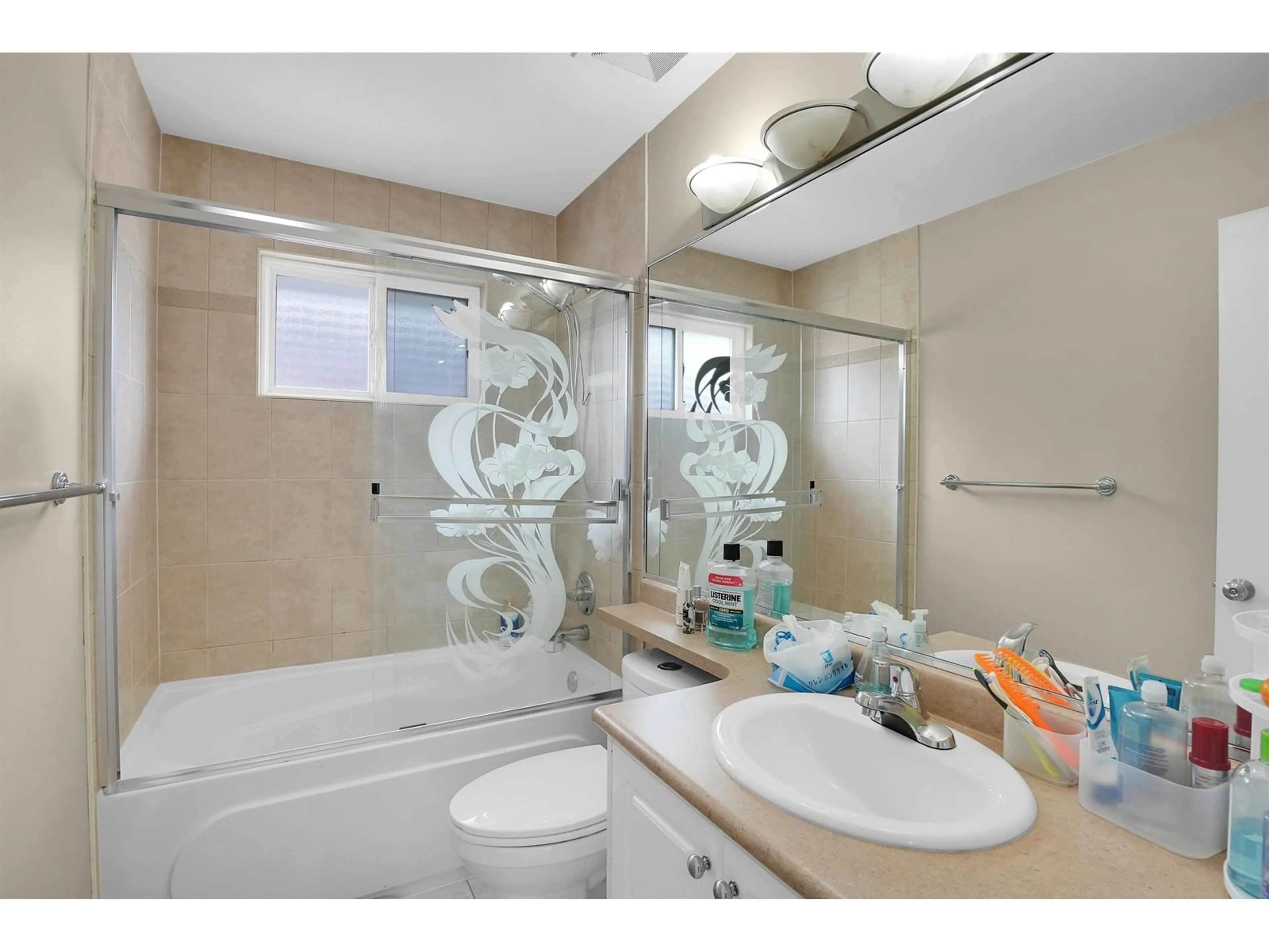 Standard bathroom for 5639 148 STREET, Surrey British Columbia V3S3B7