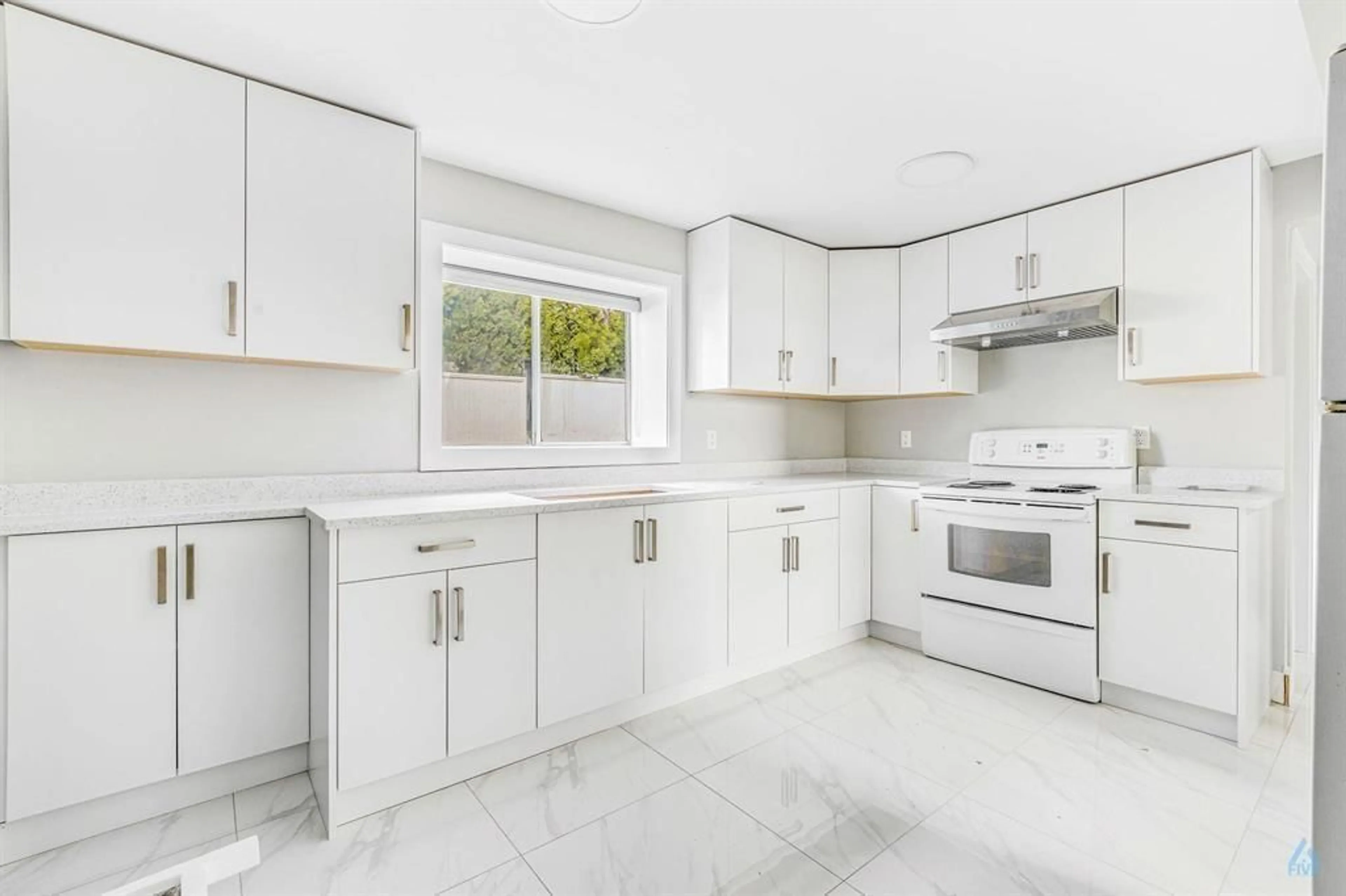 Standard kitchen for 33475 KILDARE TERRACE, Abbotsford British Columbia V2S6L1