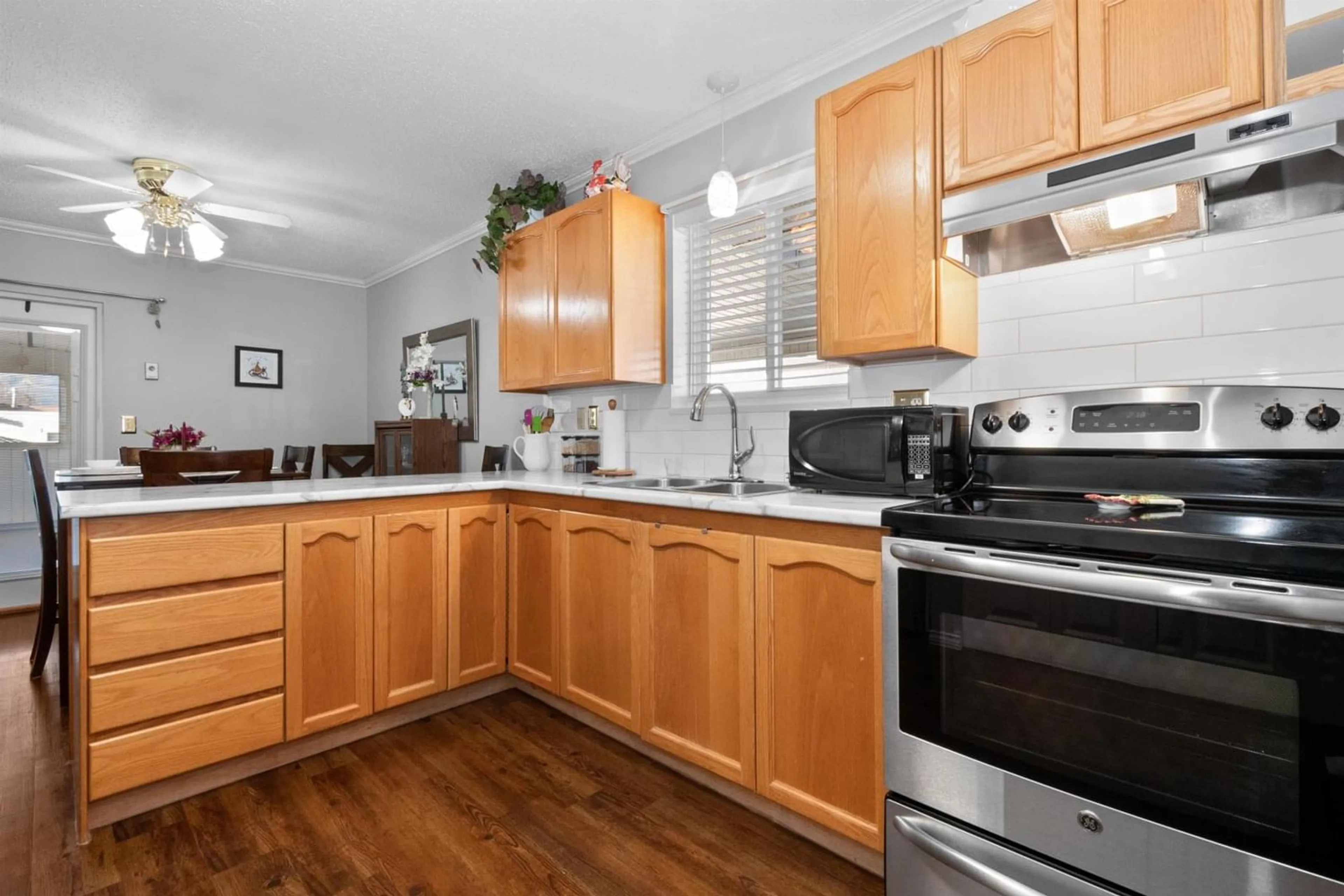 Standard kitchen for 96 9055 ASHWELL ROAD, Chilliwack British Columbia V2P7S6