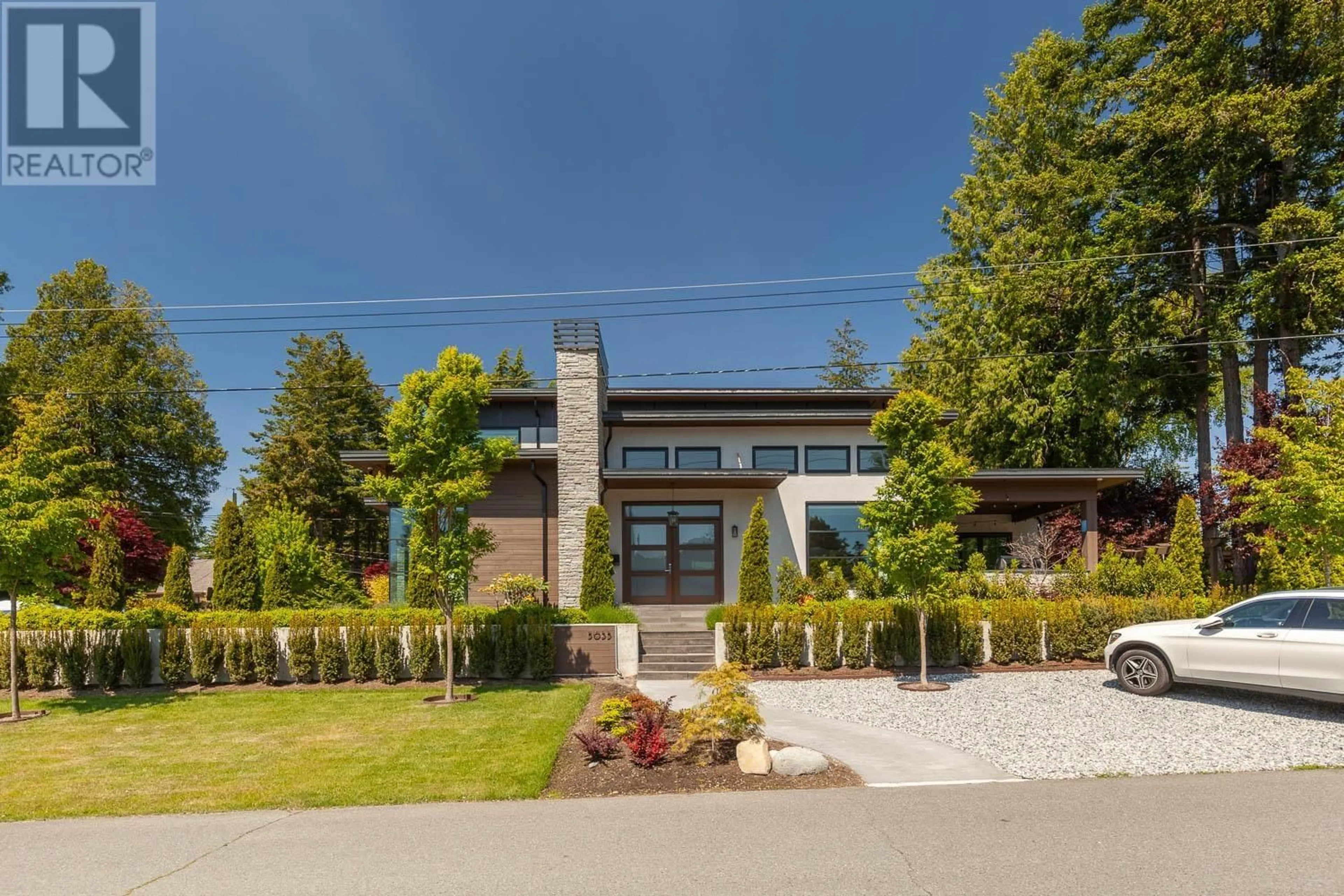 Living room for 5035 WALKER AVENUE, Delta British Columbia V4M1A8