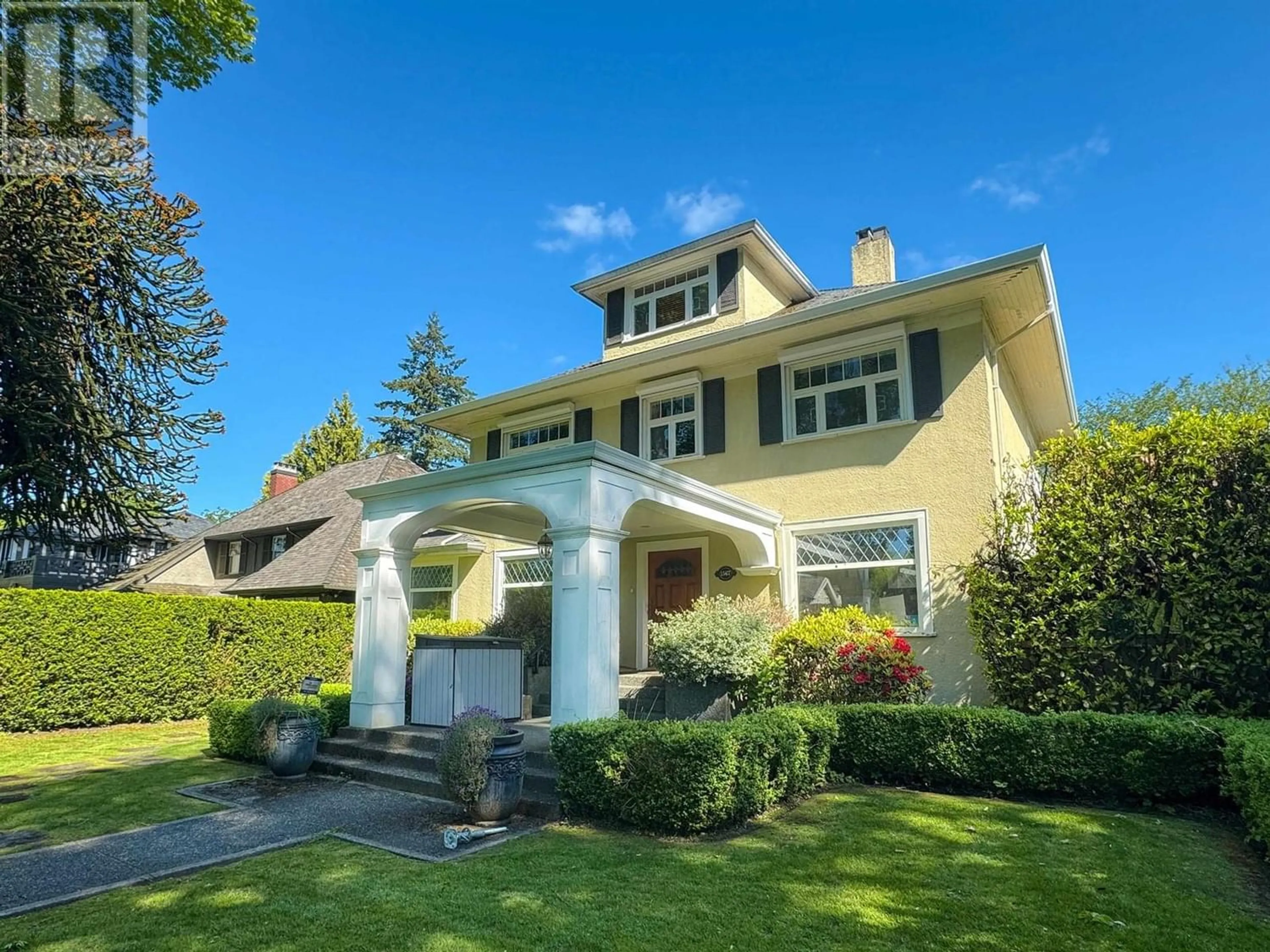 Frontside or backside of a home for 1567 W 28TH AVENUE, Vancouver British Columbia V6J2Y4