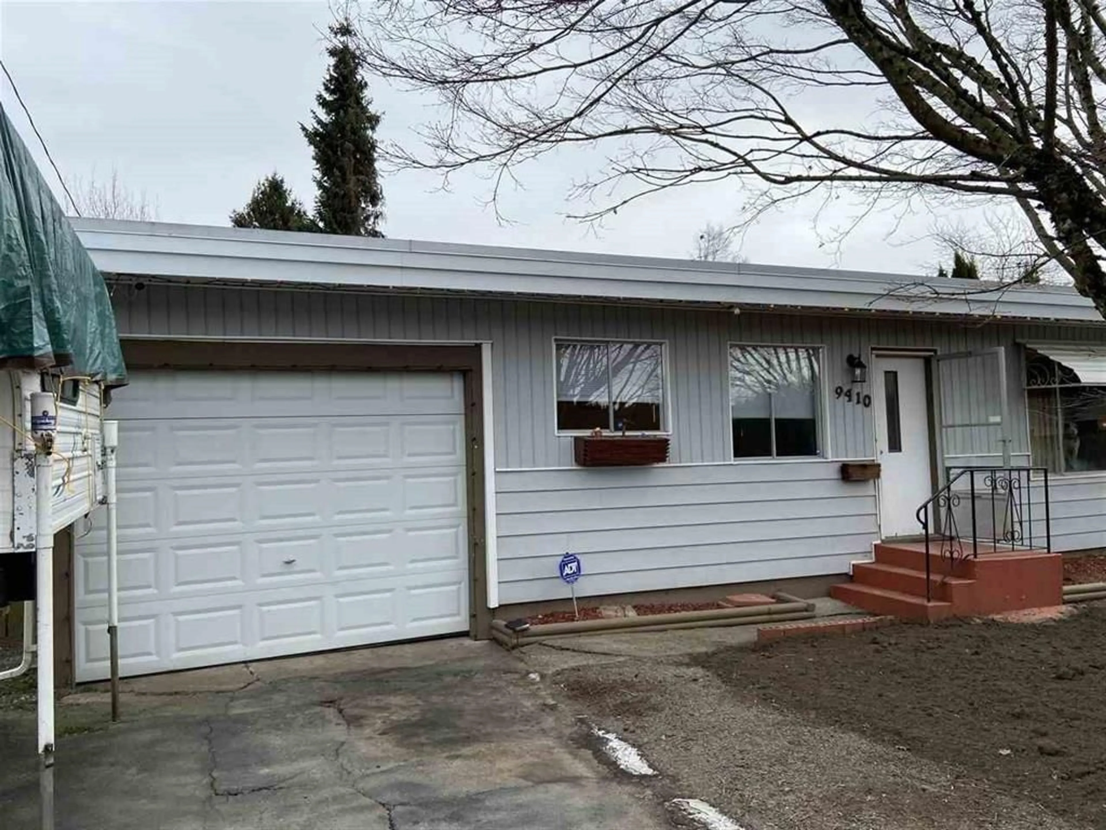 Frontside or backside of a home for 9410 CORBOULD STREET, Chilliwack British Columbia V2P3Z9