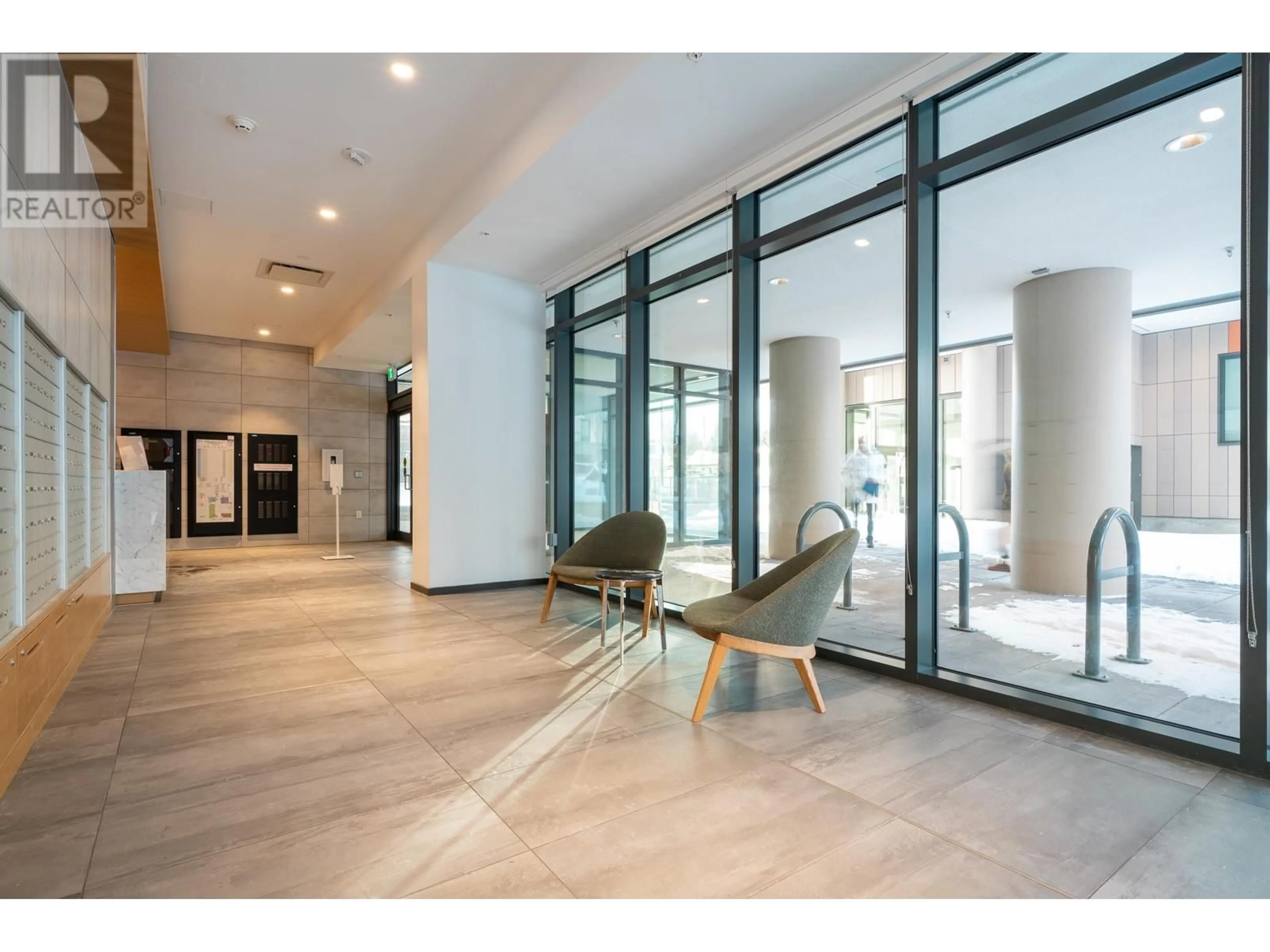 Indoor foyer for 2002 - 8188 FRASER STREET, Vancouver British Columbia V5X0J8
