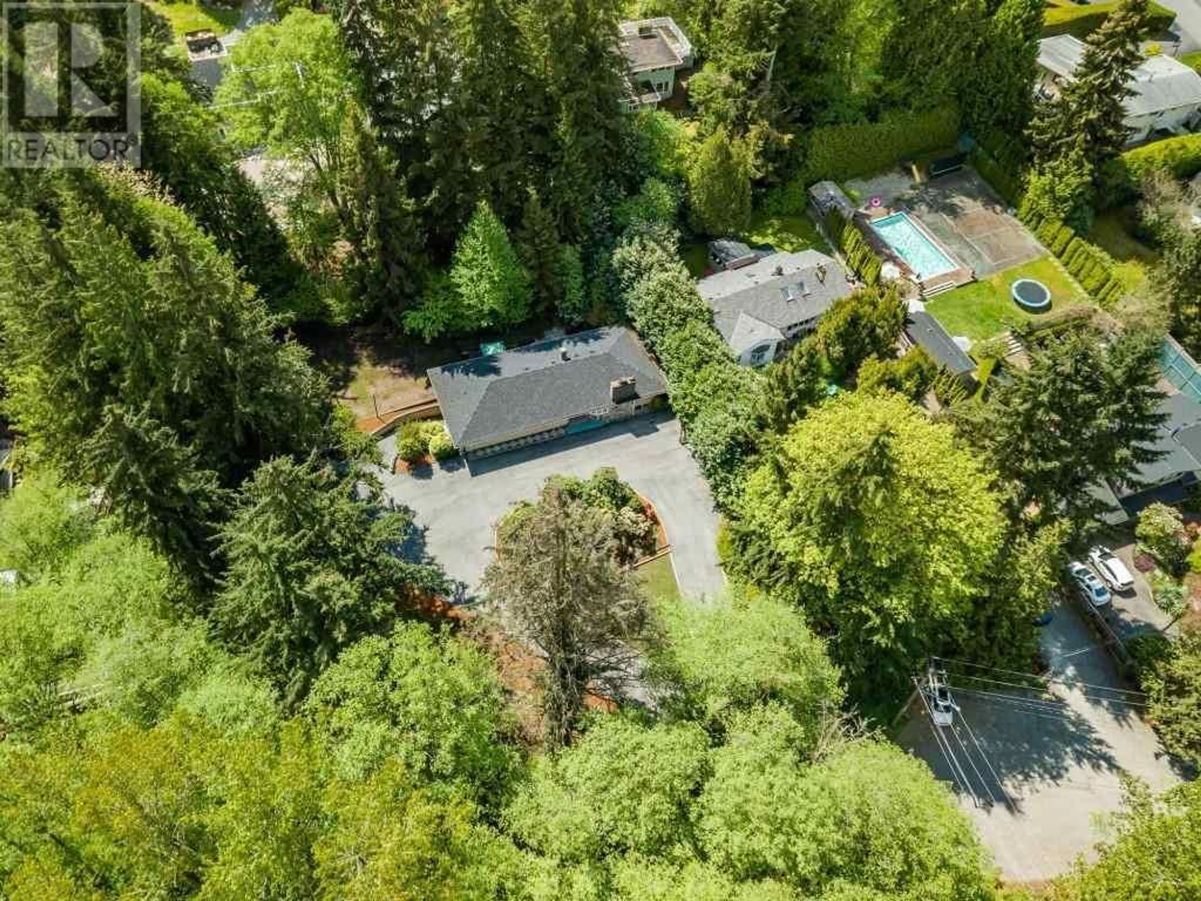 A pic from outside/outdoor area/front of a property/back of a property/a pic from drone, forest/trees view for 820 MATHERS AVENUE, West Vancouver British Columbia V7T2G1