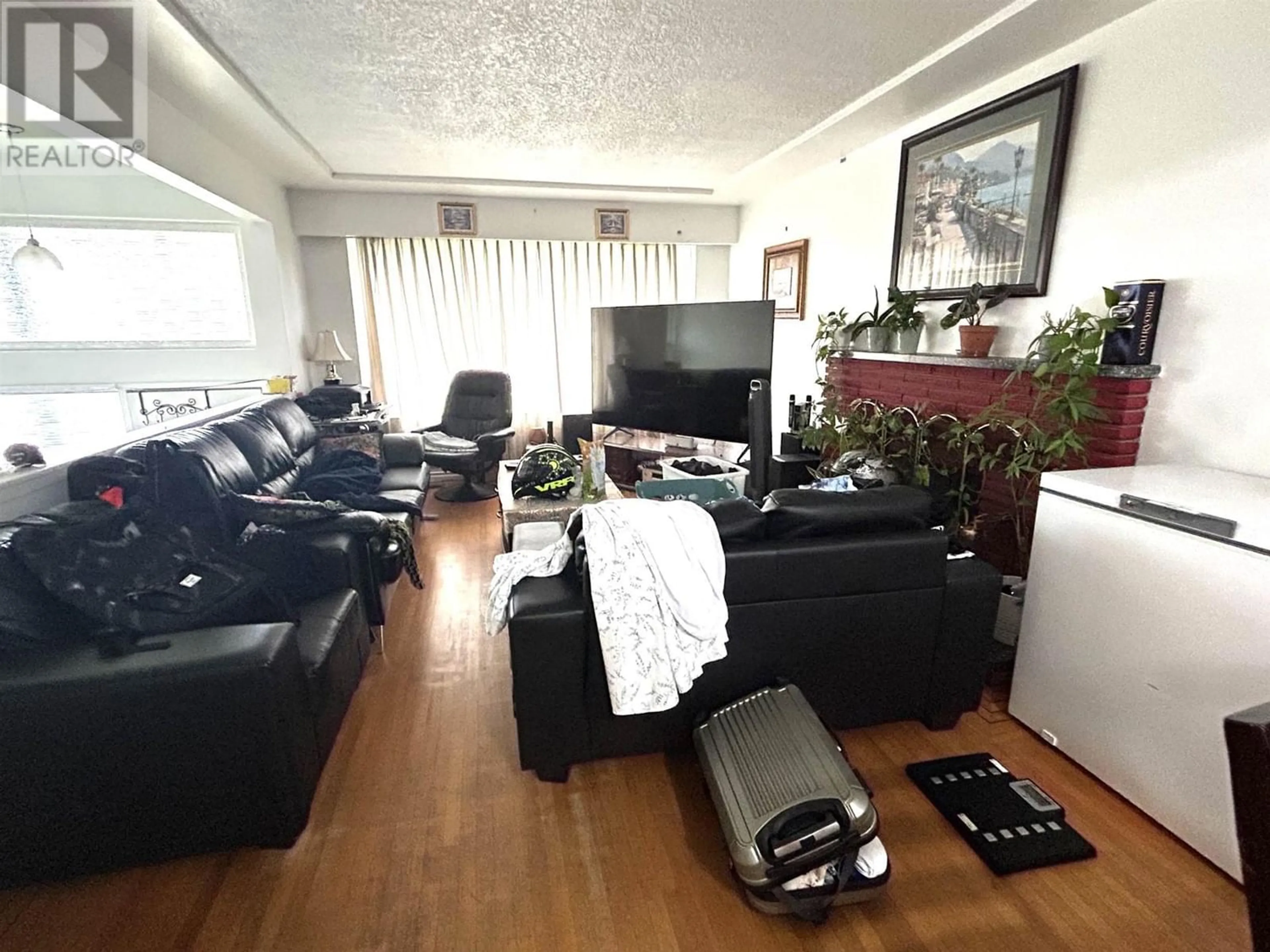 Living room for 6830 UNION STREET, Burnaby British Columbia V5B1X4