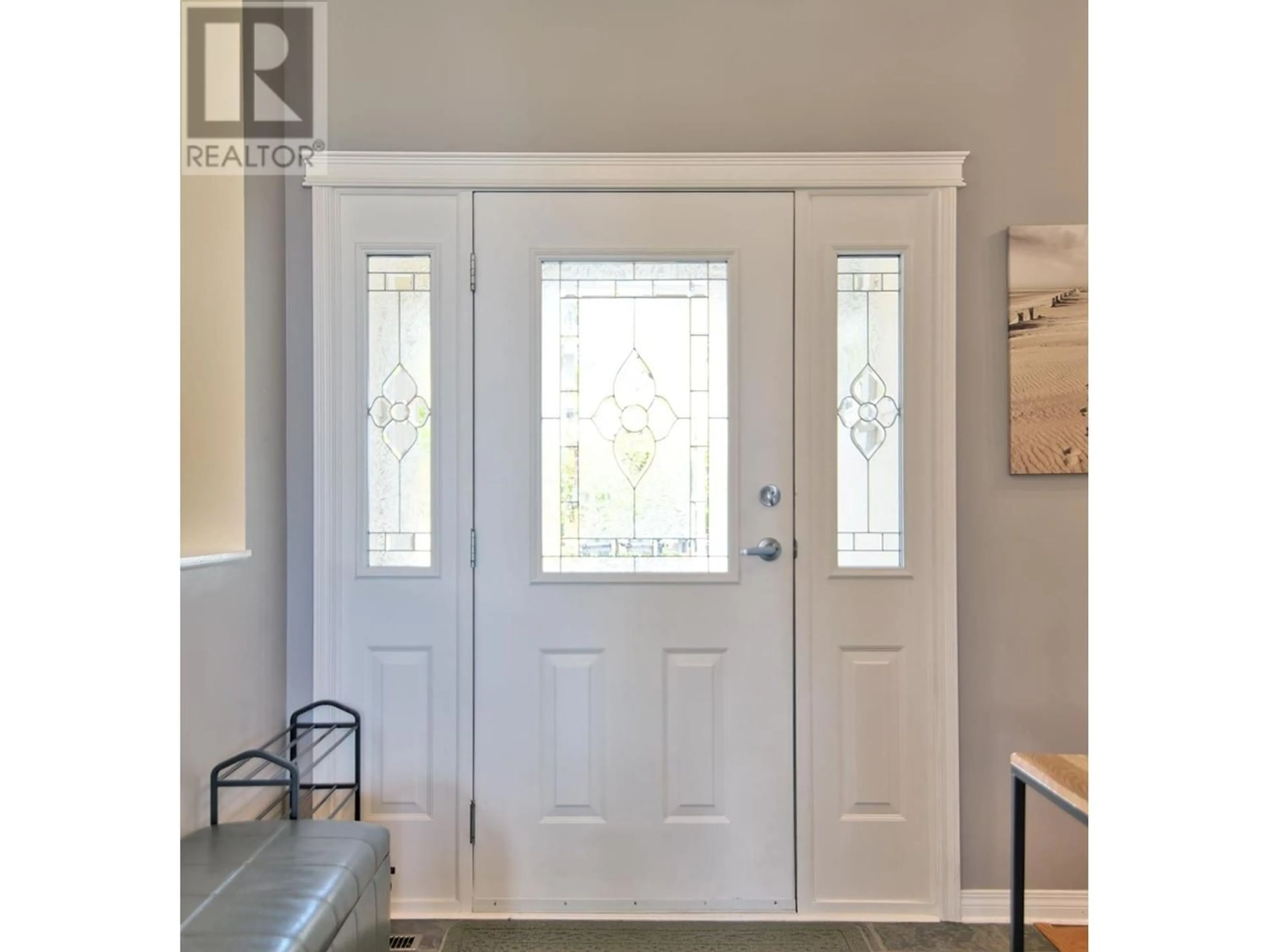 Indoor entryway, wood floors for 6169 MIKA ROAD, Sechelt British Columbia V0N3A7