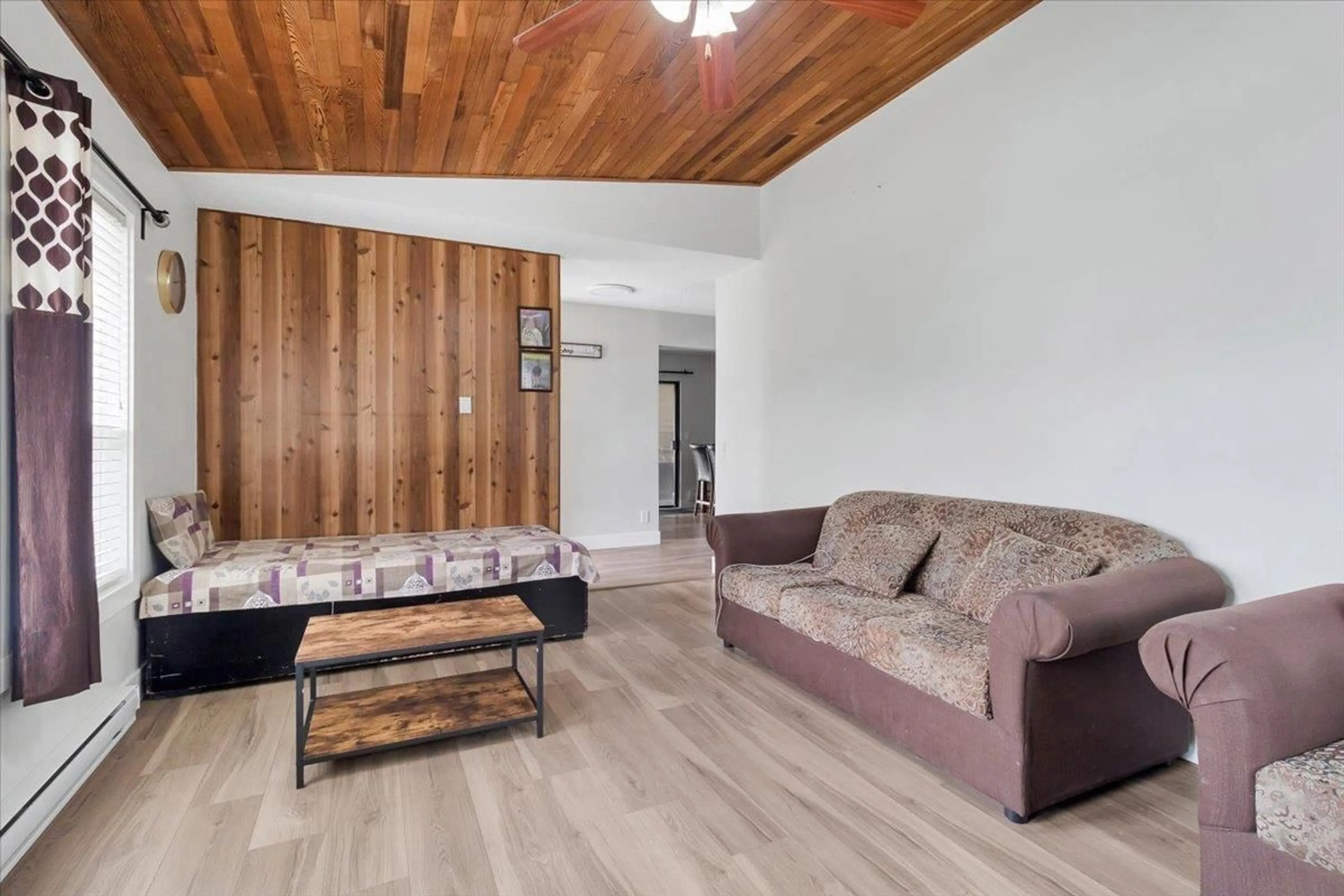 Living room, wood floors for 7394 129 STREET, Surrey British Columbia V3W7B8