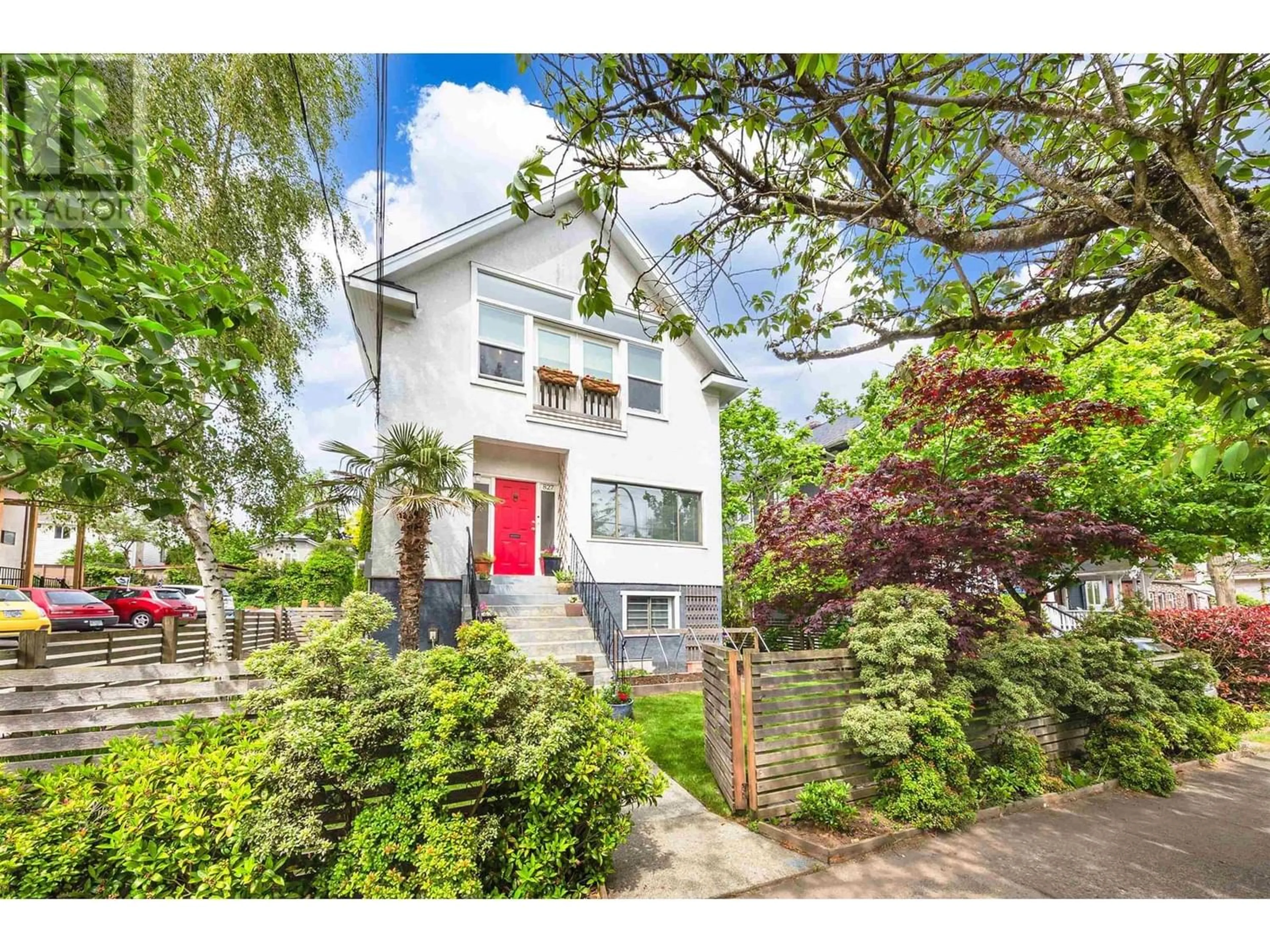 Frontside or backside of a home for 827 E 16TH AVENUE, Vancouver British Columbia V5T2V7