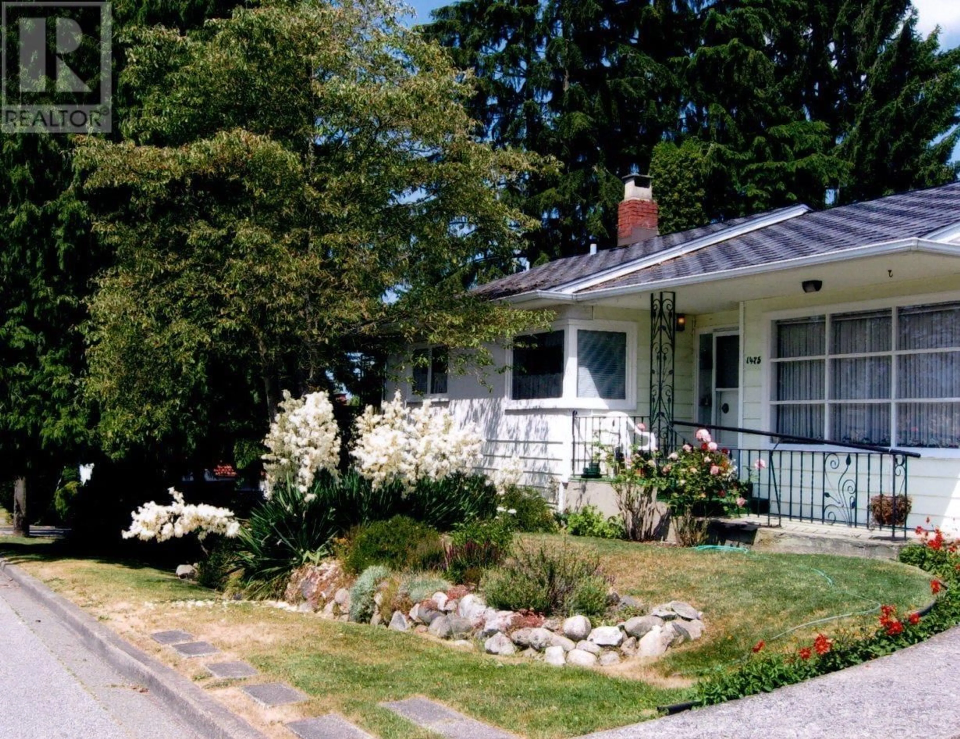 Cottage for 1475 E 43RD AVENUE, Vancouver British Columbia V5P1M3