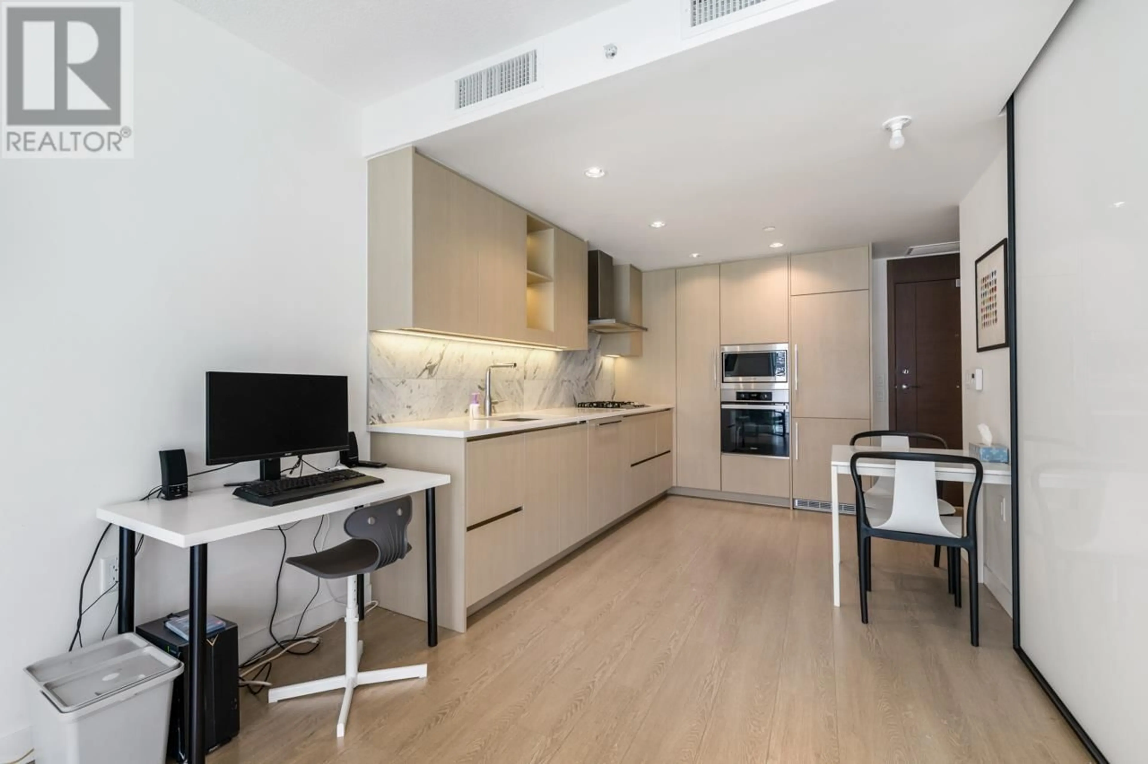 Kitchen, wood floors for 412 89 NELSON STREET, Vancouver British Columbia V6Z0E7