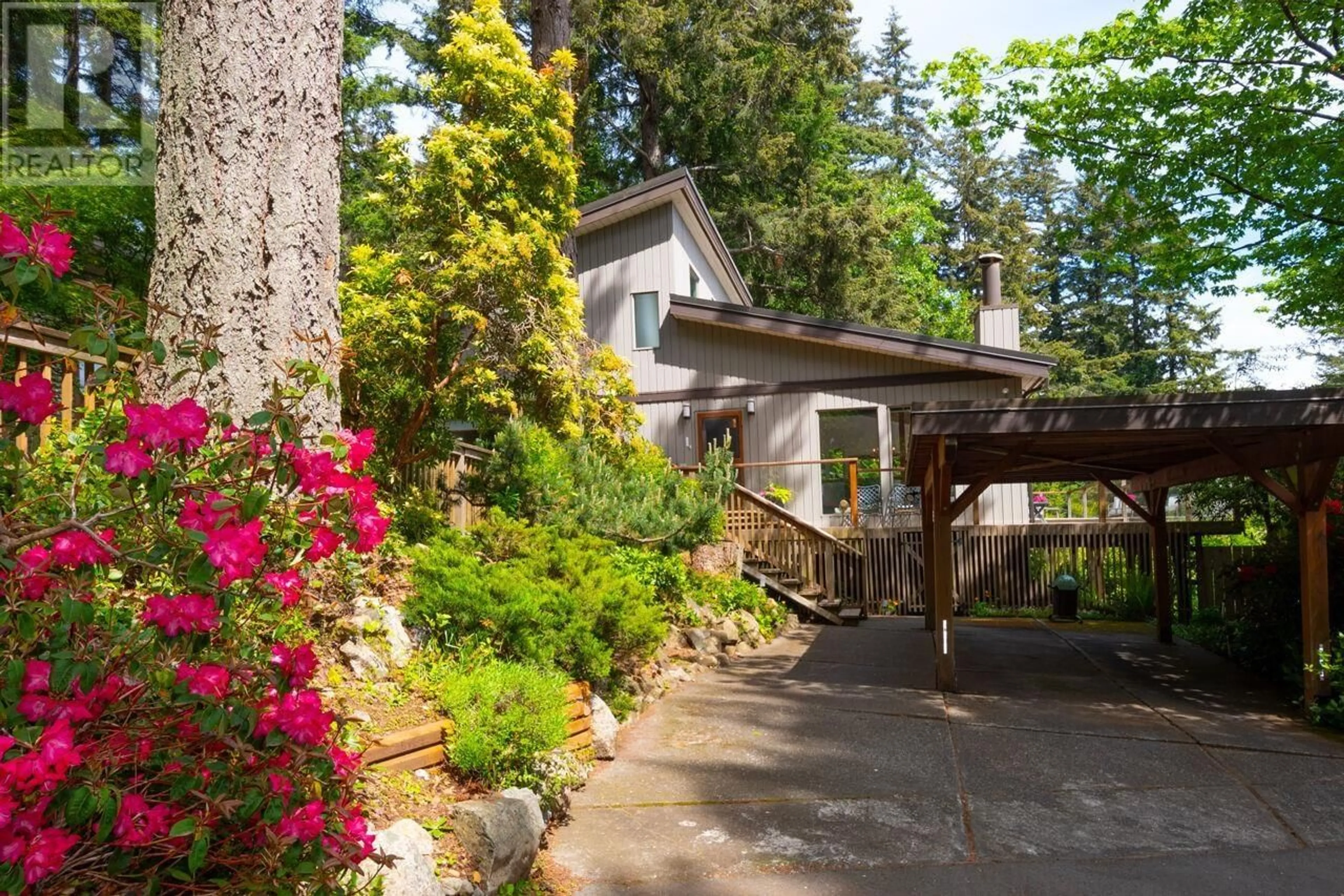 Patio, cottage for 896 TAYLOR ROAD, Bowen Island British Columbia V0N1G1