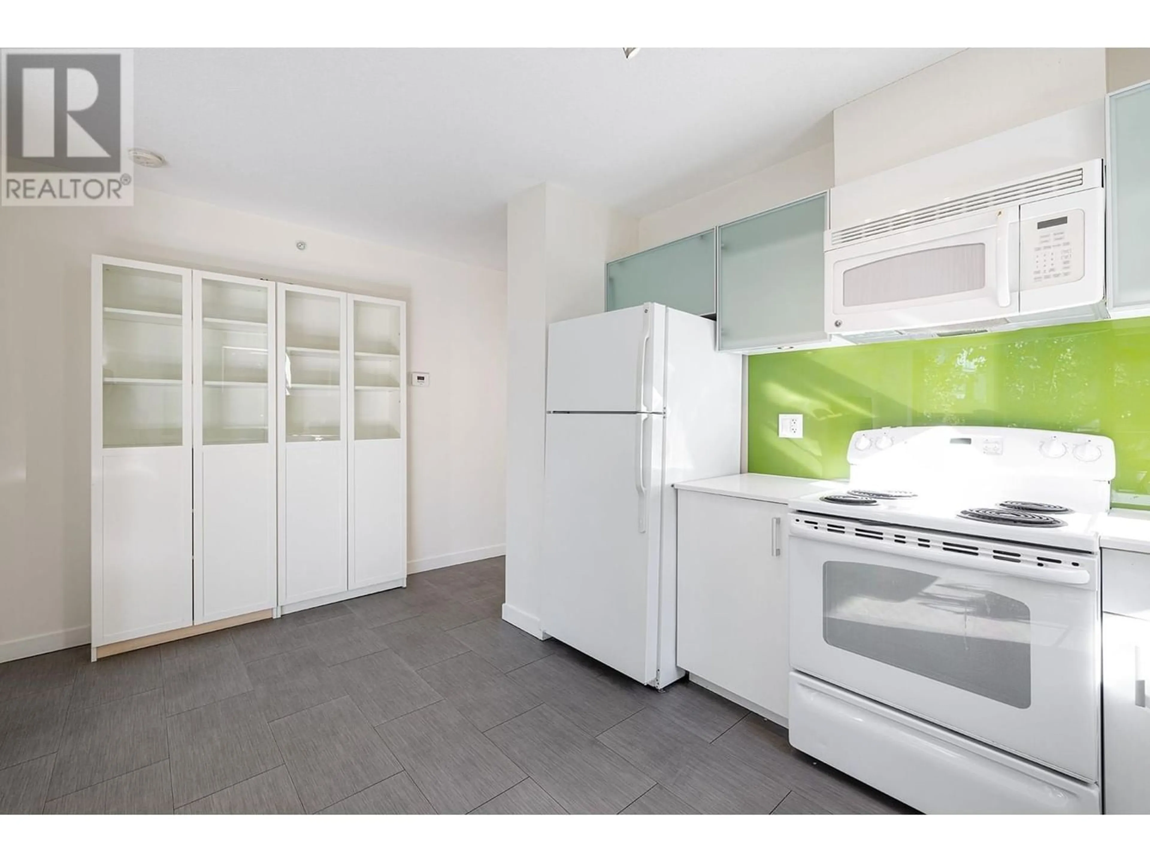 Standard kitchen for 502 66 W CORDOVA STREET, Vancouver British Columbia V6B0L2