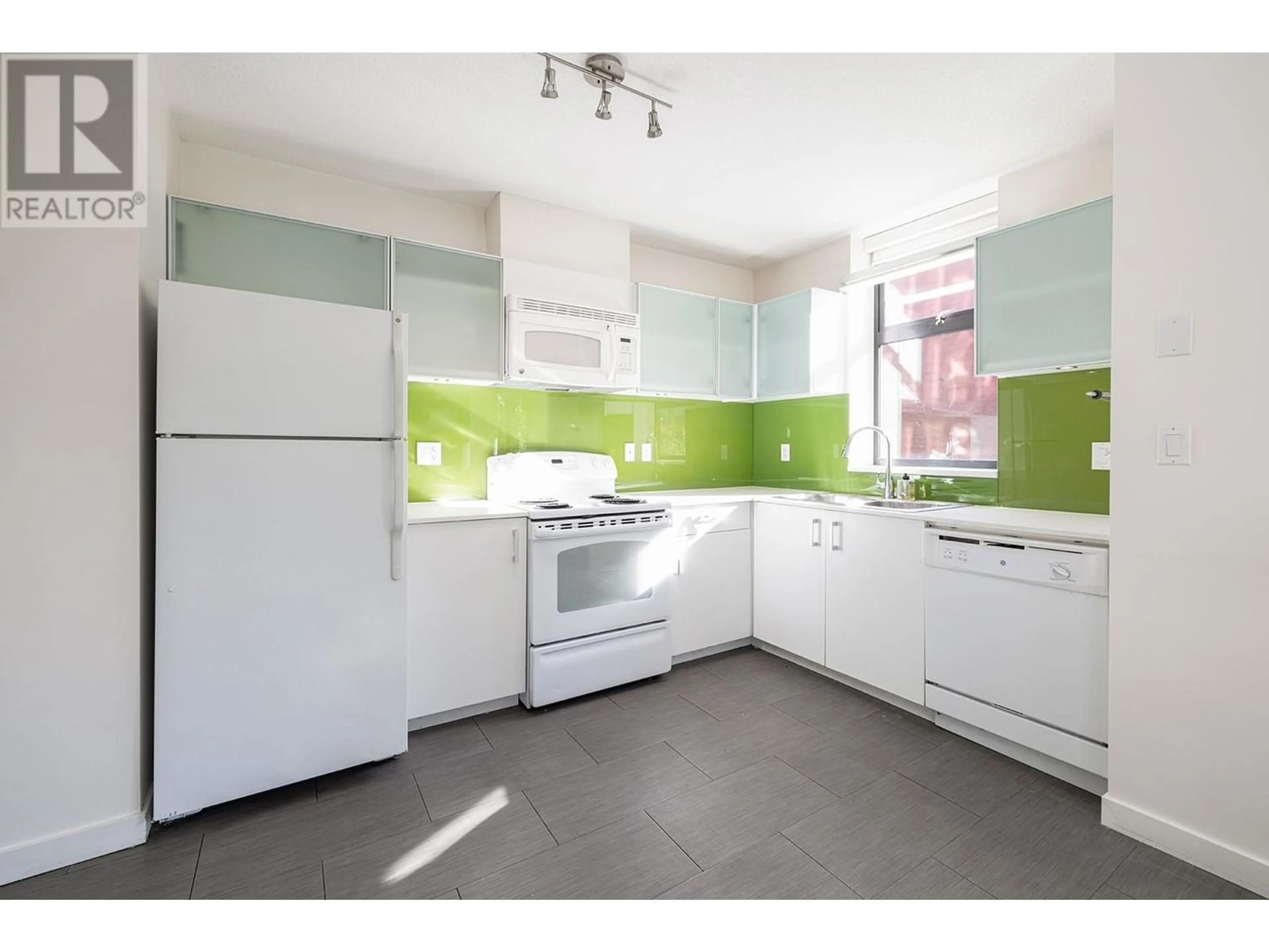 Kitchen for 502 66 W CORDOVA STREET, Vancouver British Columbia V6B0L2