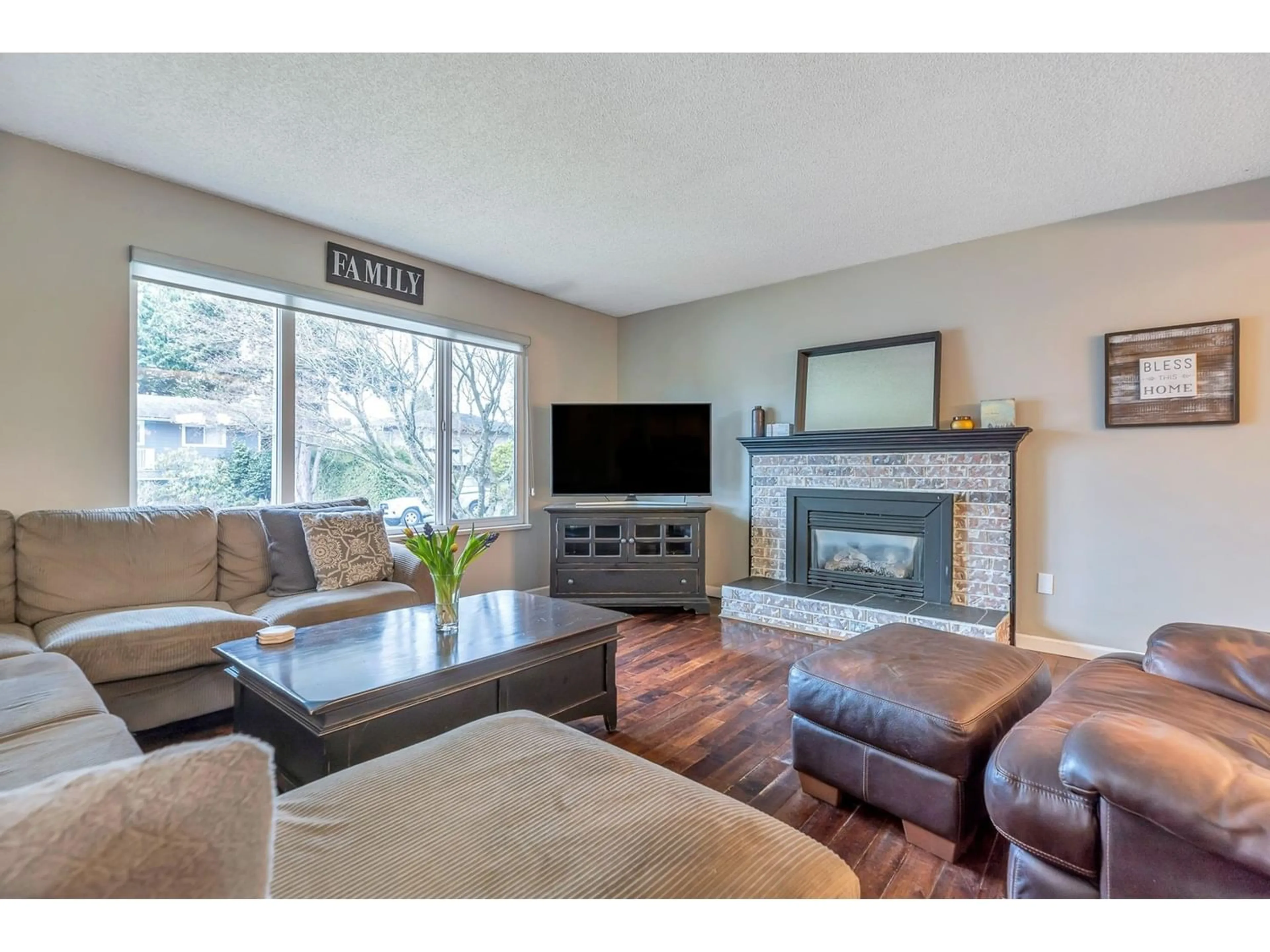 Living room for 10748 BURBANK DRIVE, Delta British Columbia V4C4B9