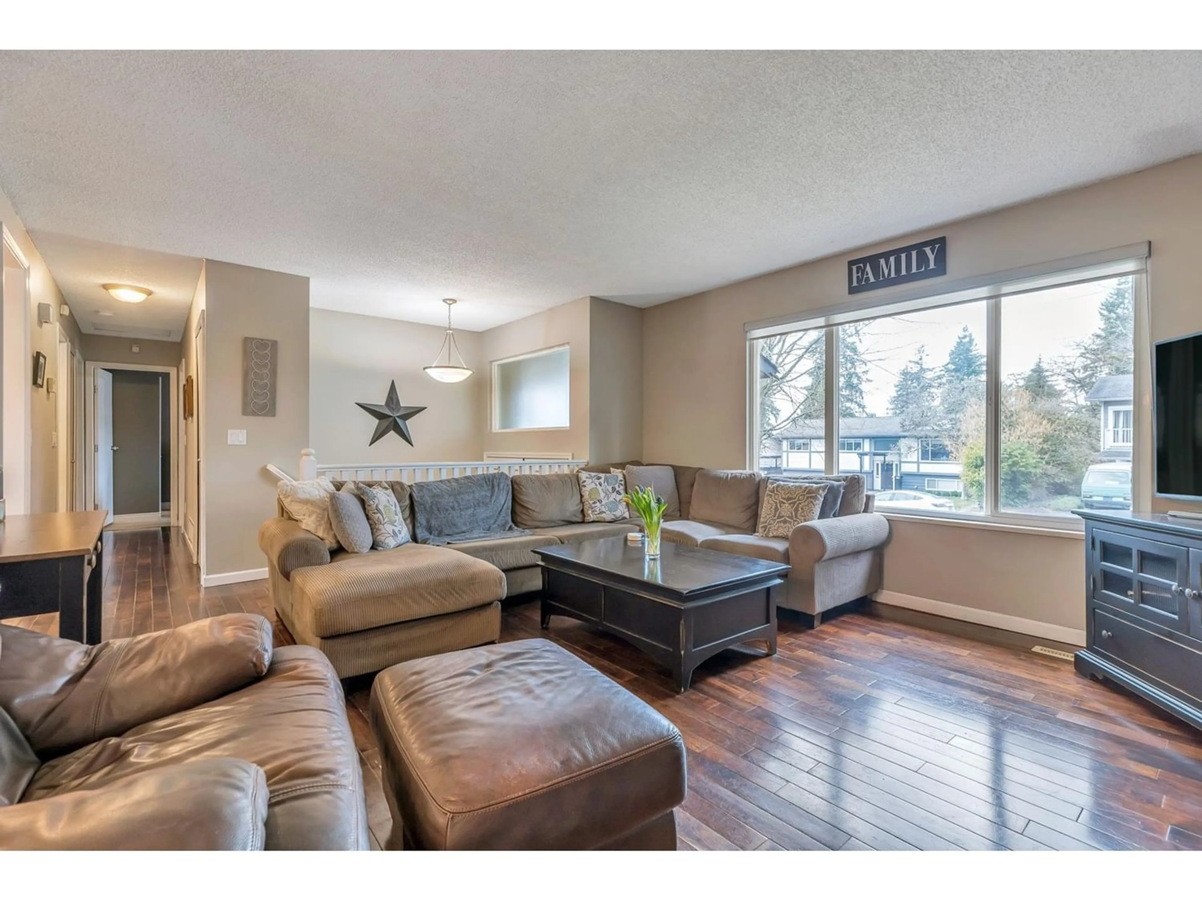 Living room for 10748 BURBANK DRIVE, Delta British Columbia V4C4B9