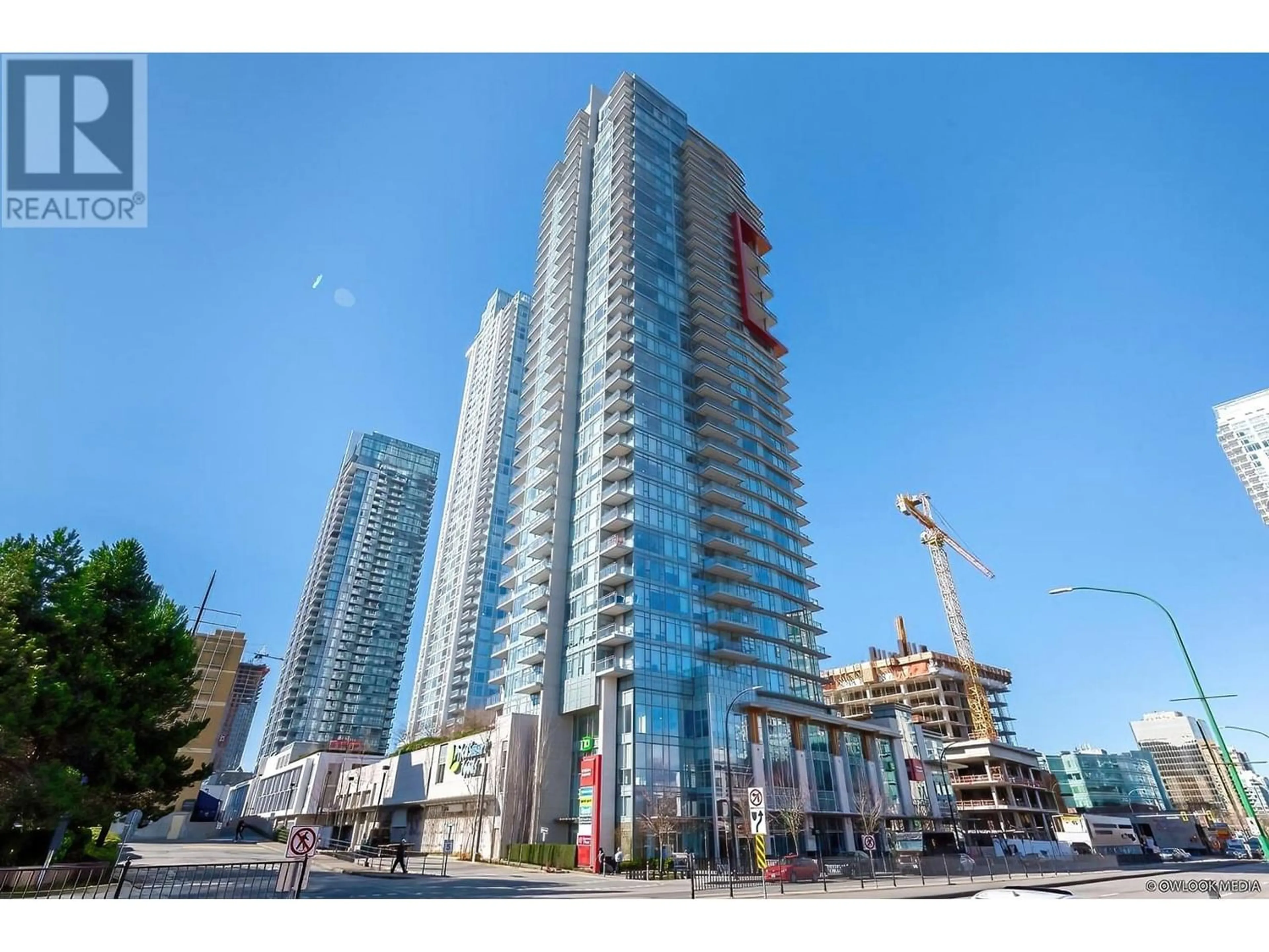 A pic from exterior of the house or condo, the street view for 707 4688 KINGSWAY, Burnaby British Columbia V5H0E9