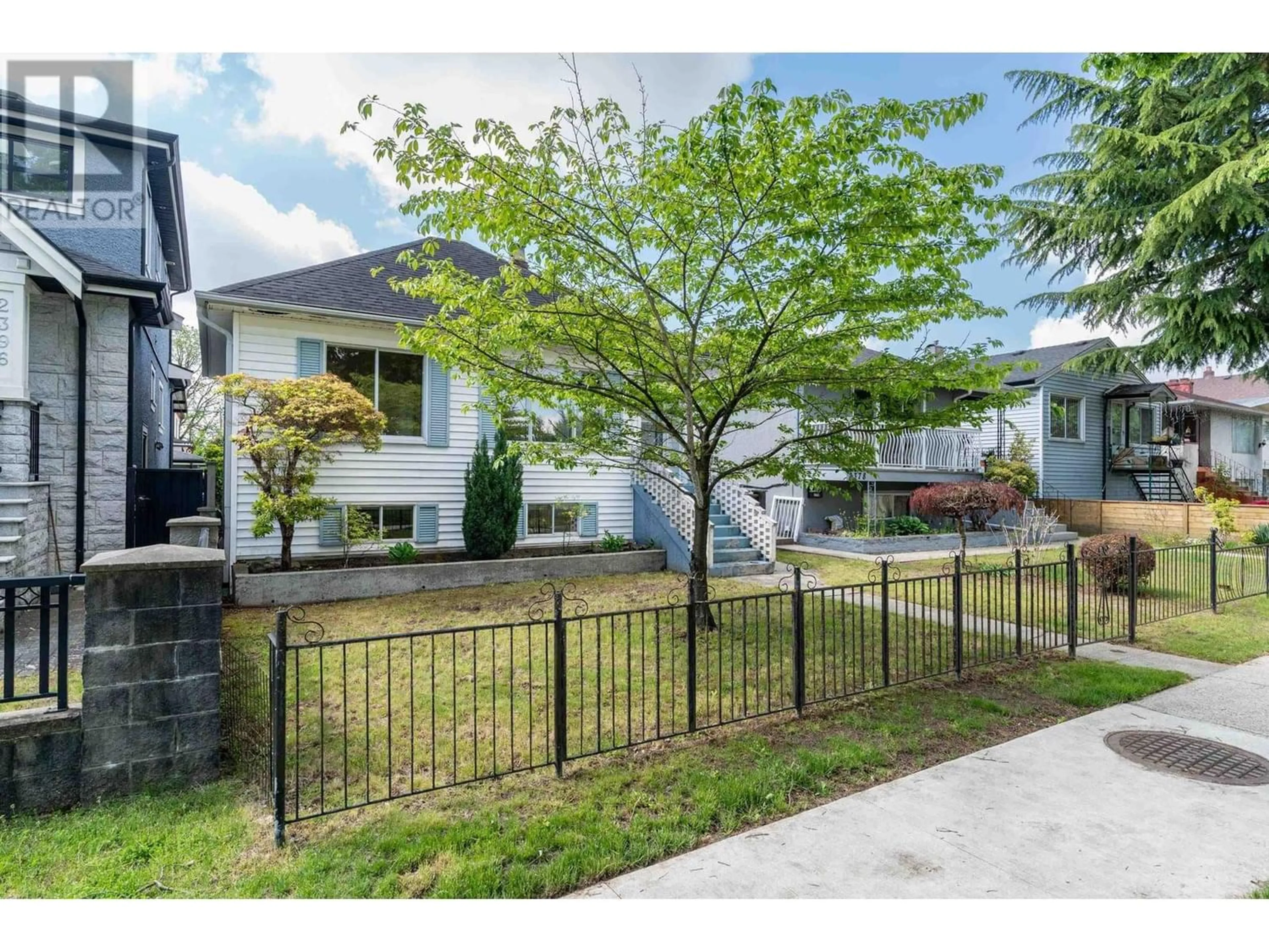 Fenced yard for 2386 E 45TH AVENUE, Vancouver British Columbia V5R3B5