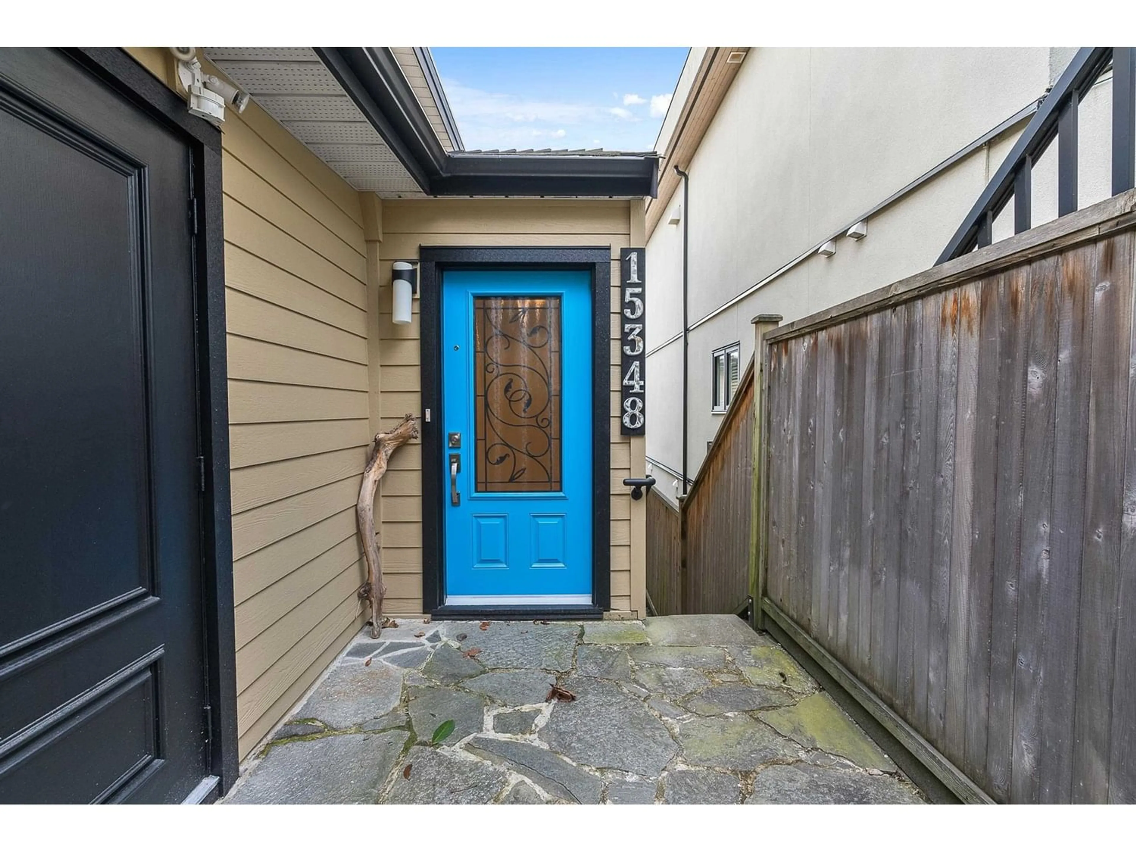 Indoor entryway for 15348 VICTORIA AVENUE, White Rock British Columbia V4B1H2