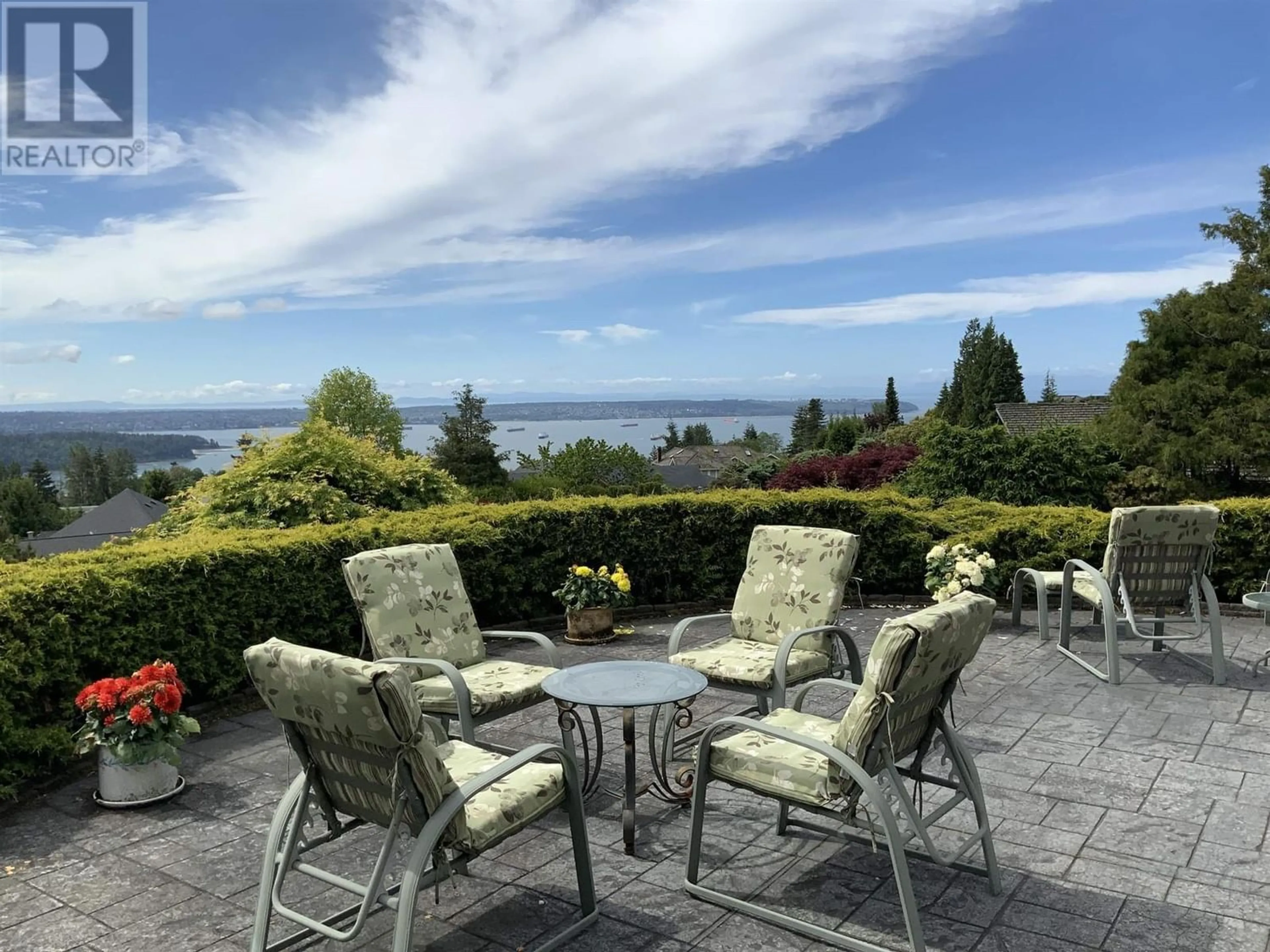 Patio for 1263 CHARTWELL PLACE, West Vancouver British Columbia V7S2S2