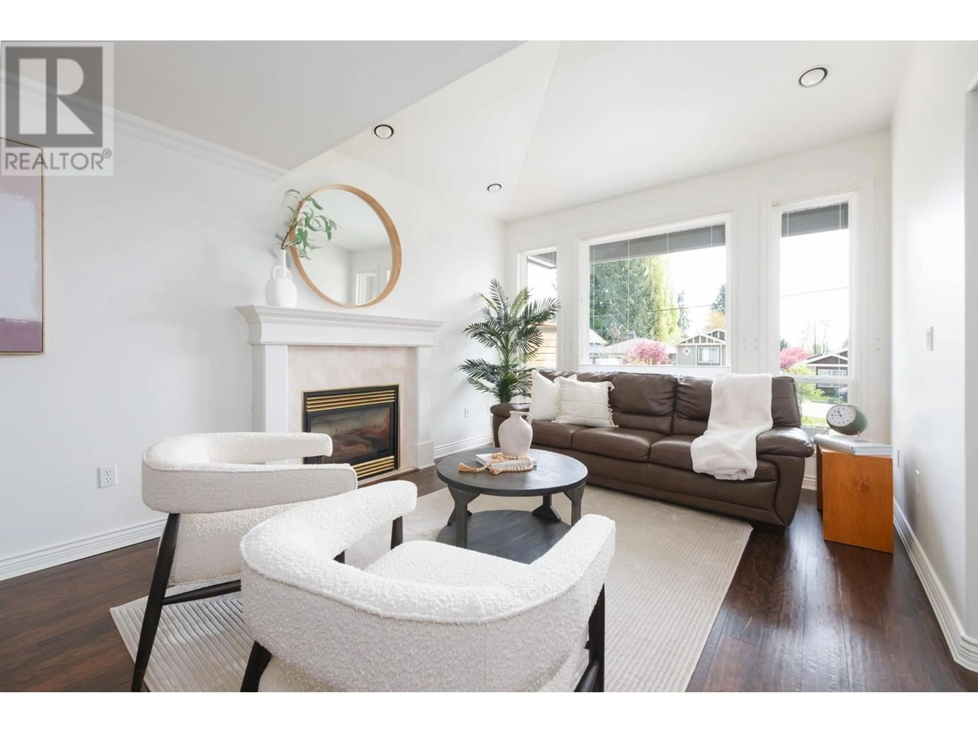 Living room for 1566 BURRILL AVENUE, North Vancouver British Columbia V7K1L9