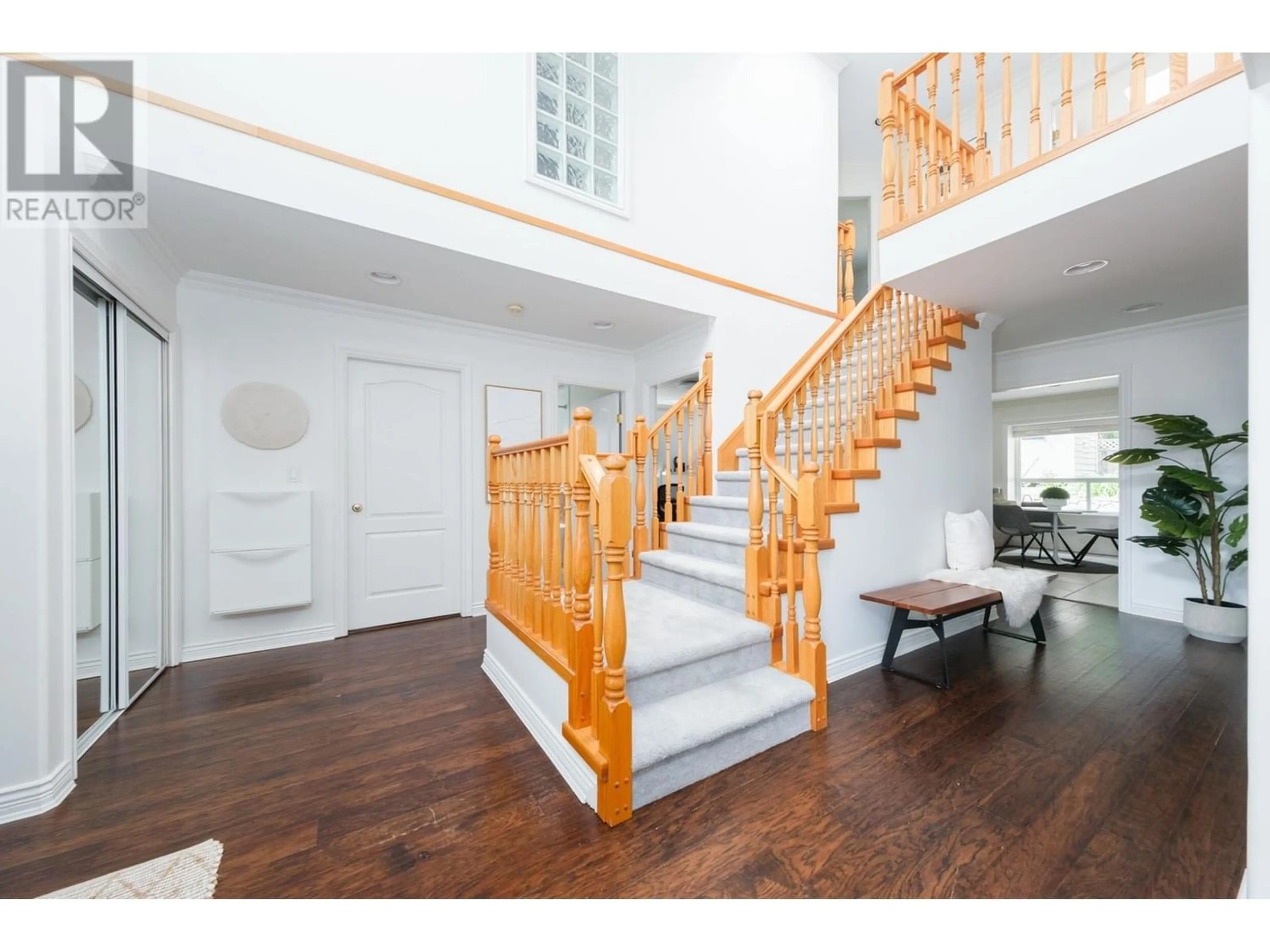 Indoor foyer for 1566 BURRILL AVENUE, North Vancouver British Columbia V7K1L9