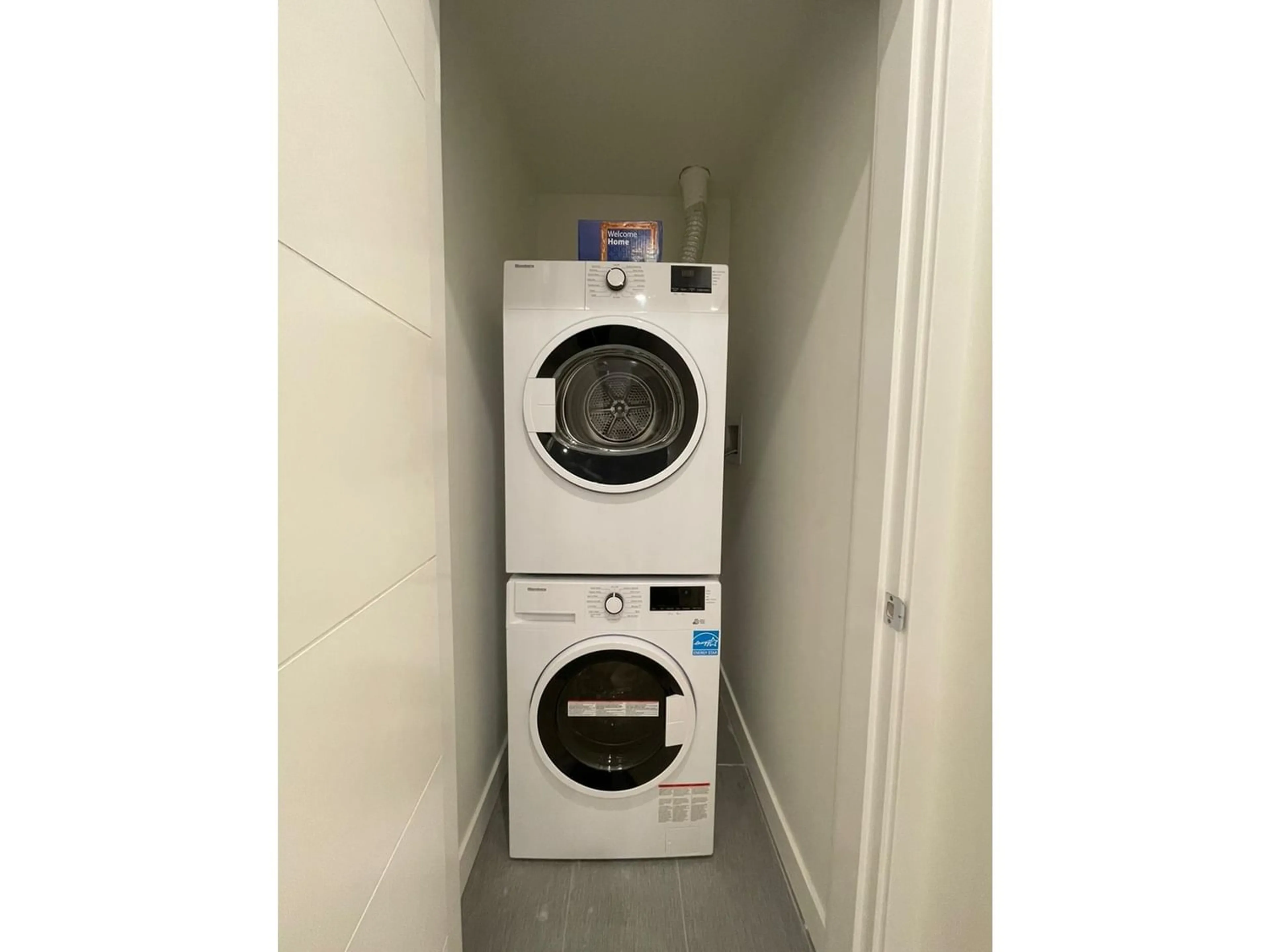 Washer and dryer for 107 14225 103A AVENUE, Surrey British Columbia V3W0T1