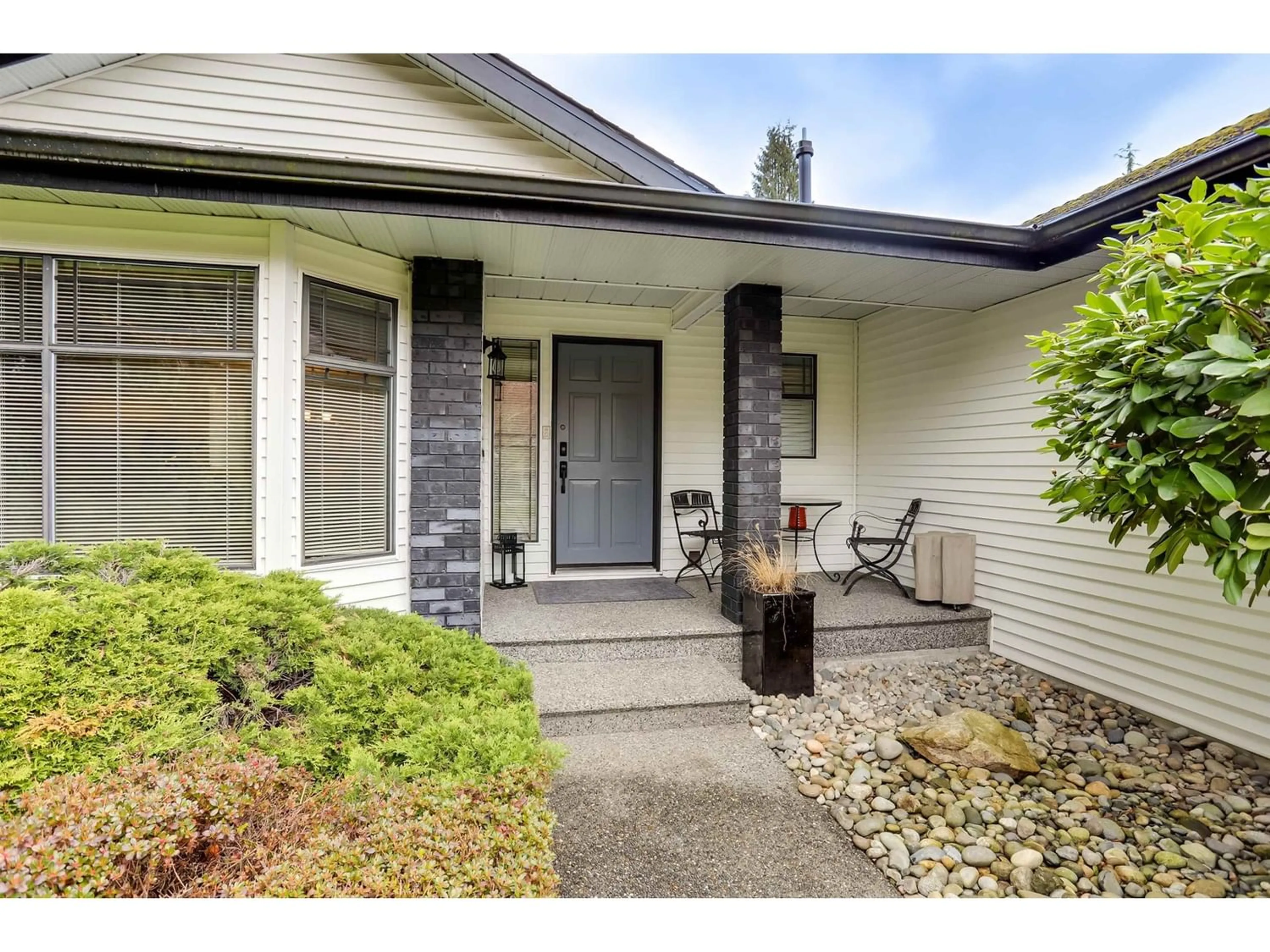 Frontside or backside of a home for 1086 163A STREET, Surrey British Columbia V4A8B3