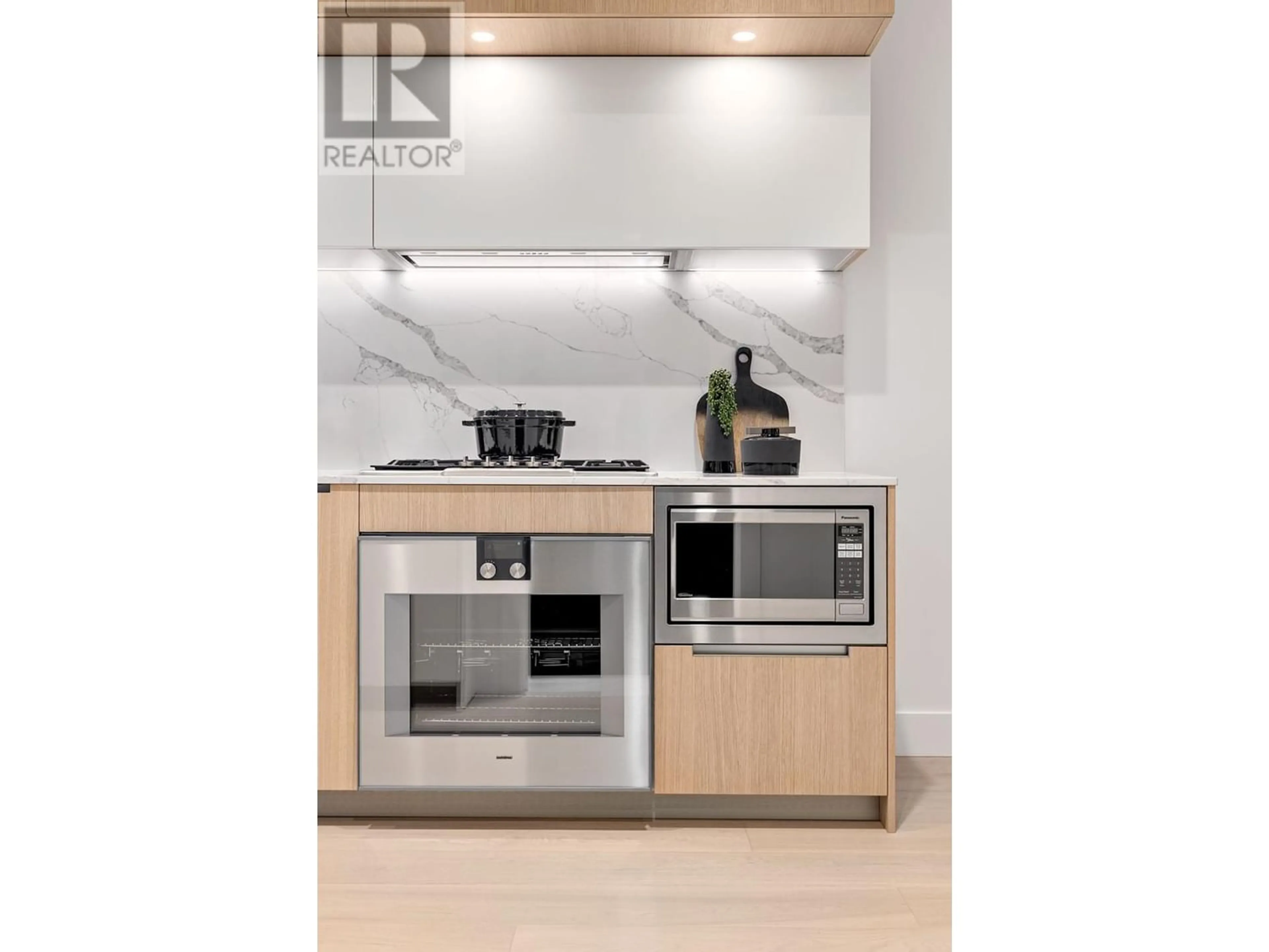 Standard kitchen for 404 2323 FIR STREET, Vancouver British Columbia V6J1S5