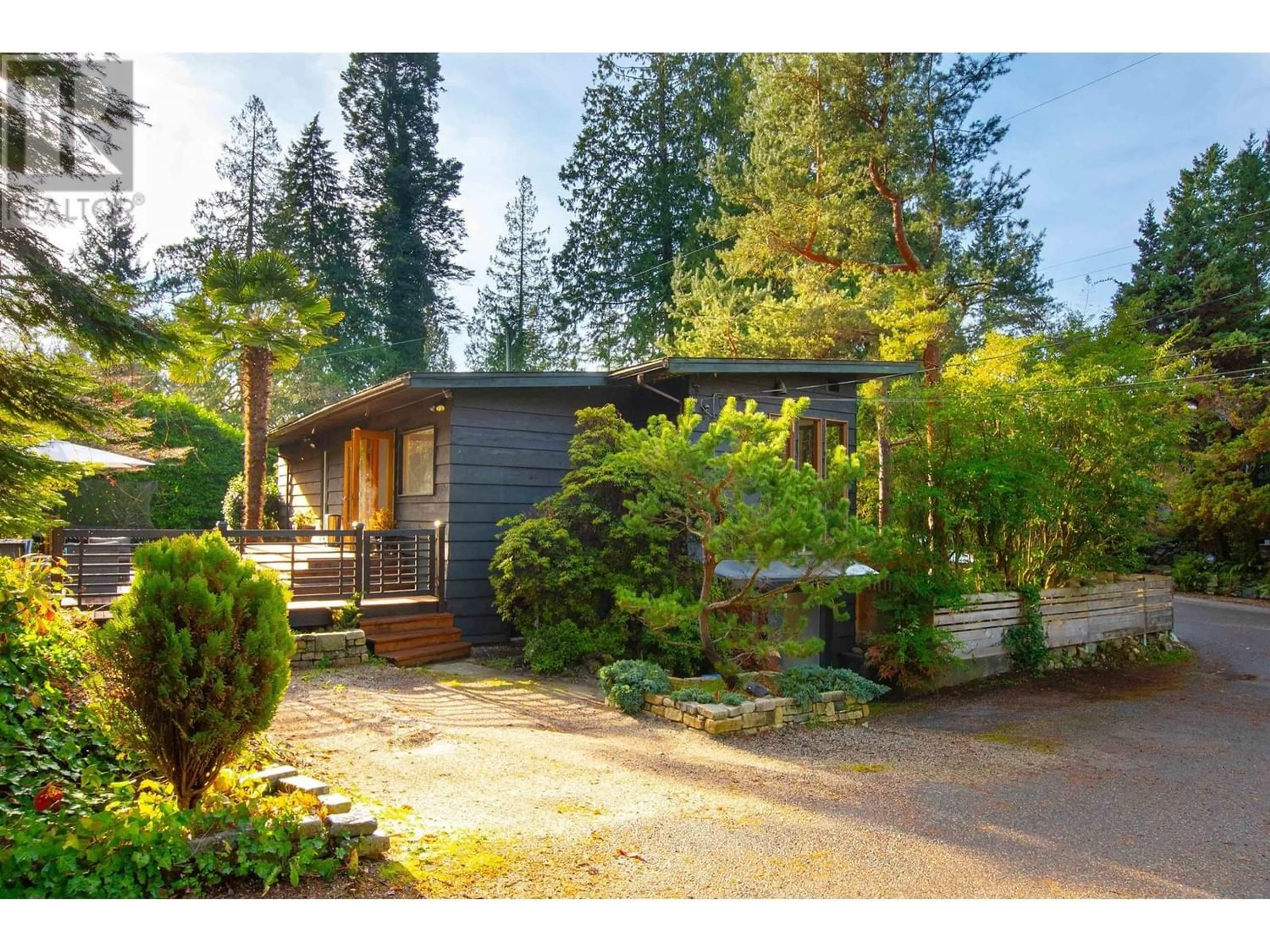 Cottage for 5744 TELEGRAPH TRAIL, West Vancouver British Columbia V7W1R2