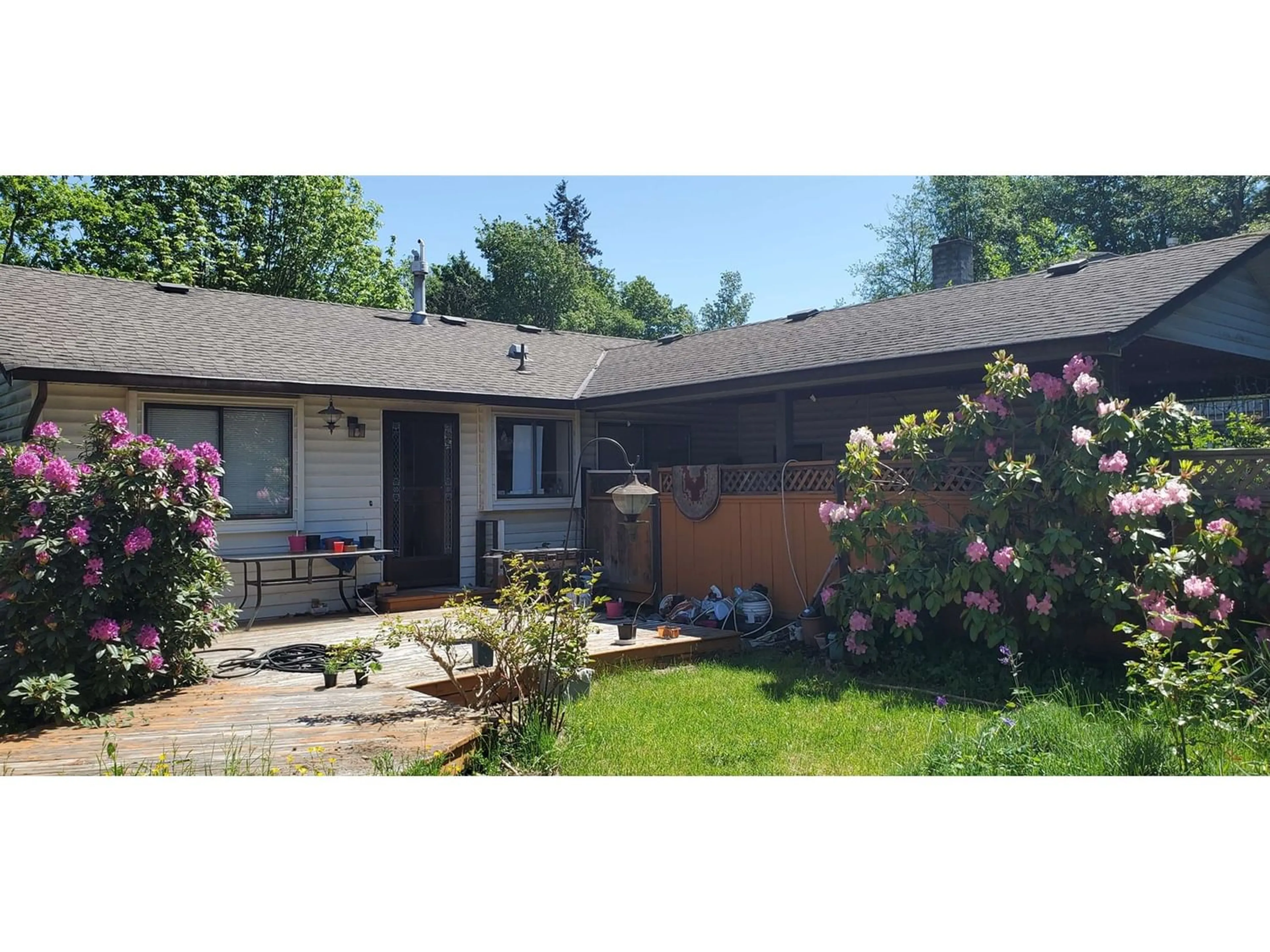 Frontside or backside of a home, cottage for 6437 KING GEORGE BOULEVARD, Surrey British Columbia V3W4Z4