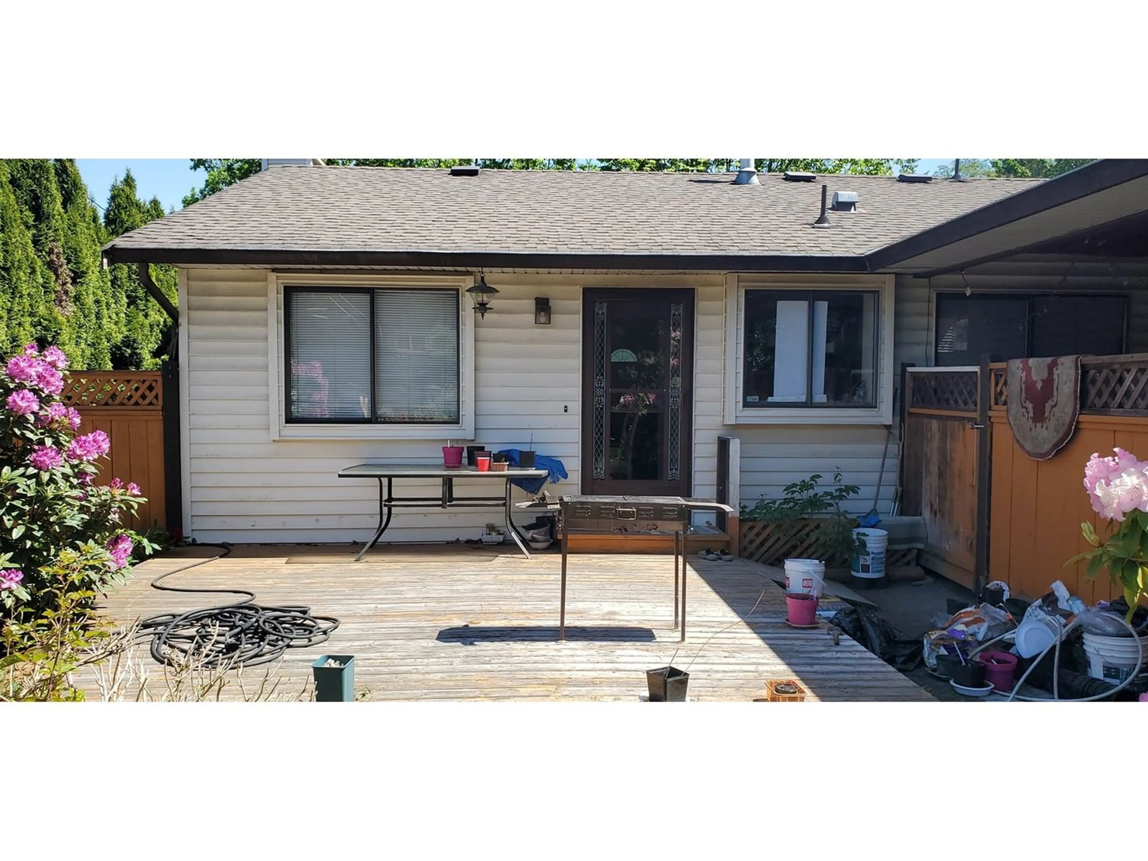 Frontside or backside of a home, cottage for 6437 KING GEORGE BOULEVARD, Surrey British Columbia V3W4Z4