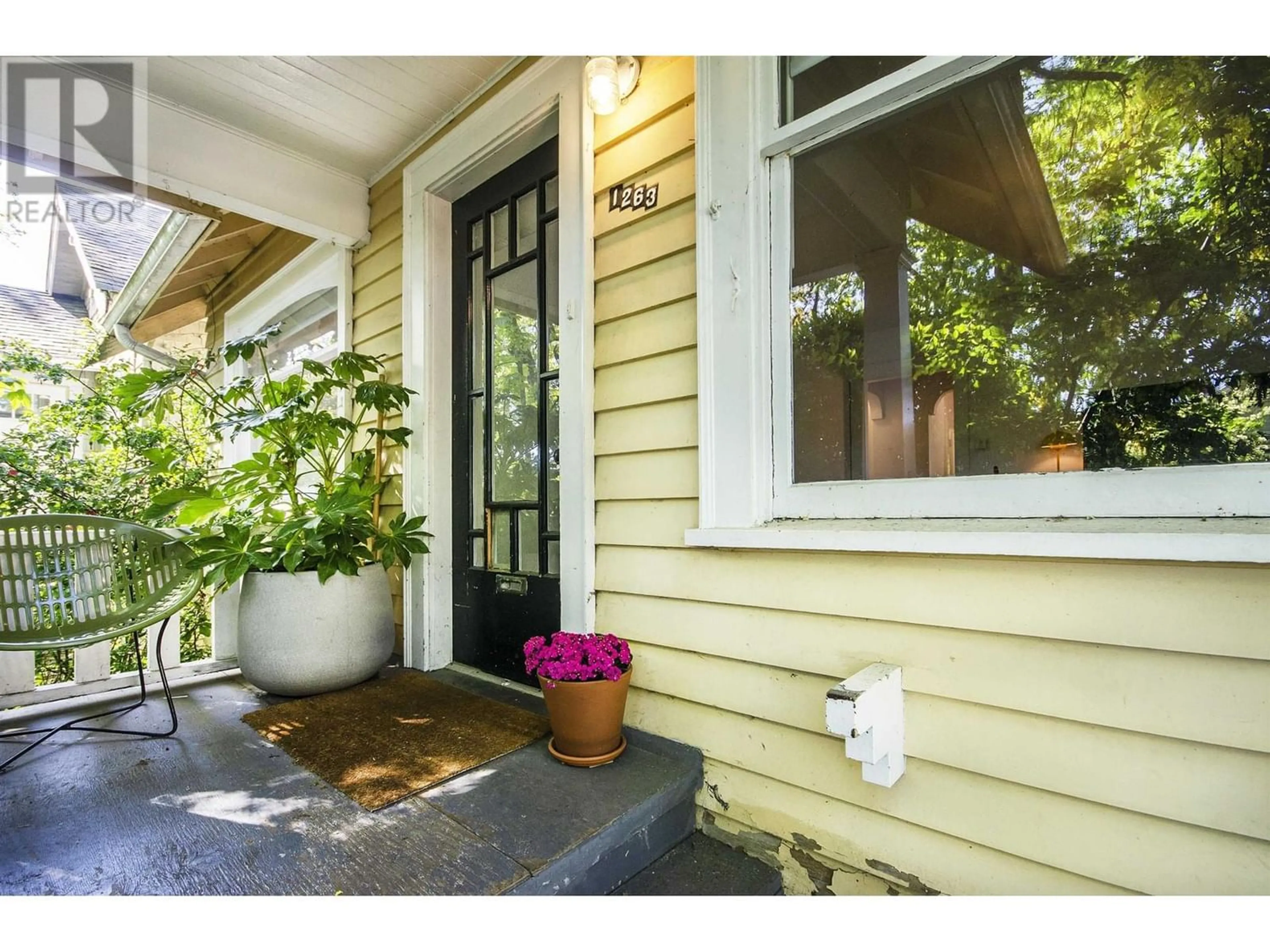 Indoor entryway for 1263 E 23RD AVENUE, Vancouver British Columbia V5V1Y9