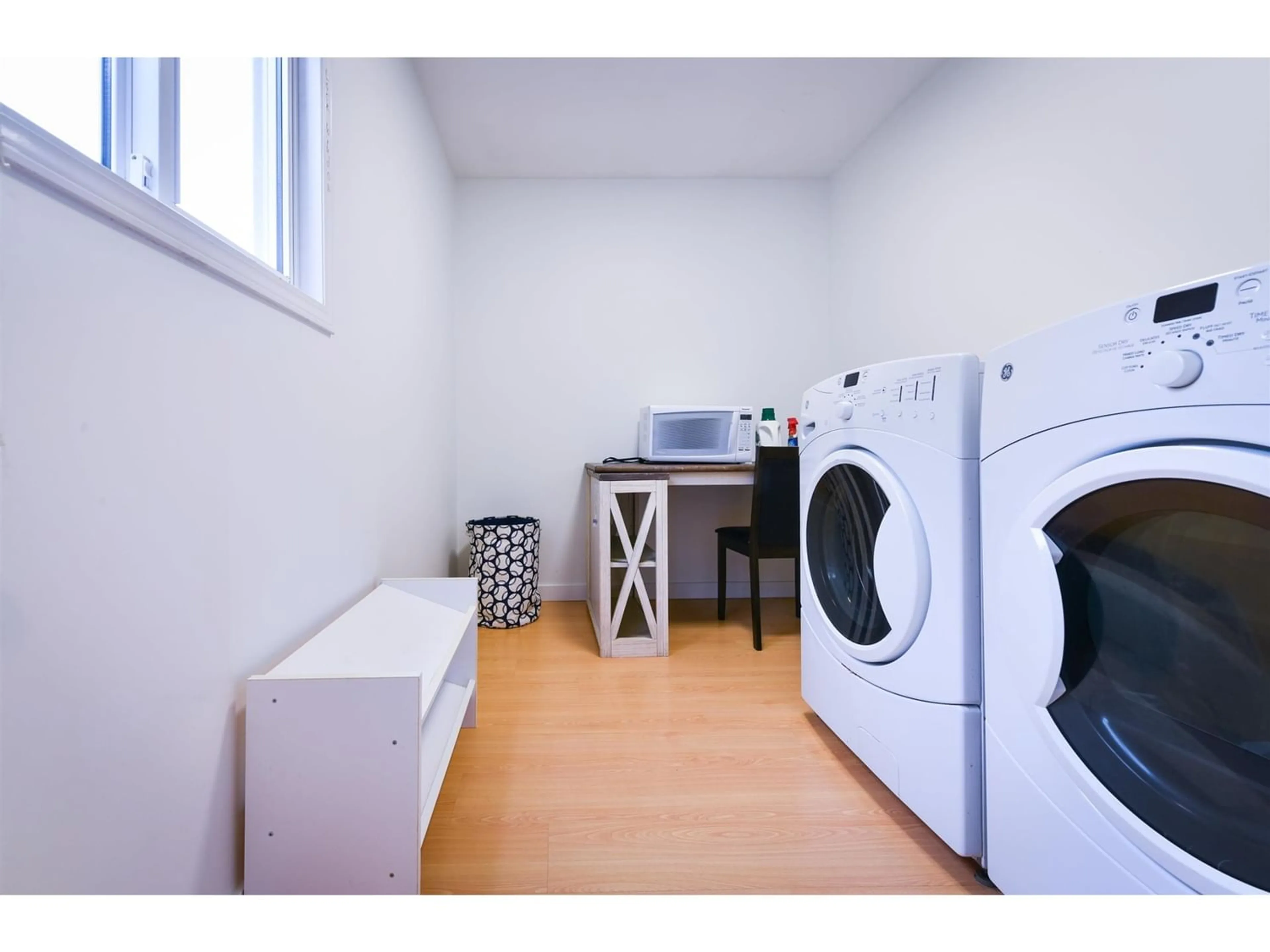 Laundry room for 1957 158A STREET, Surrey British Columbia V4A8G9