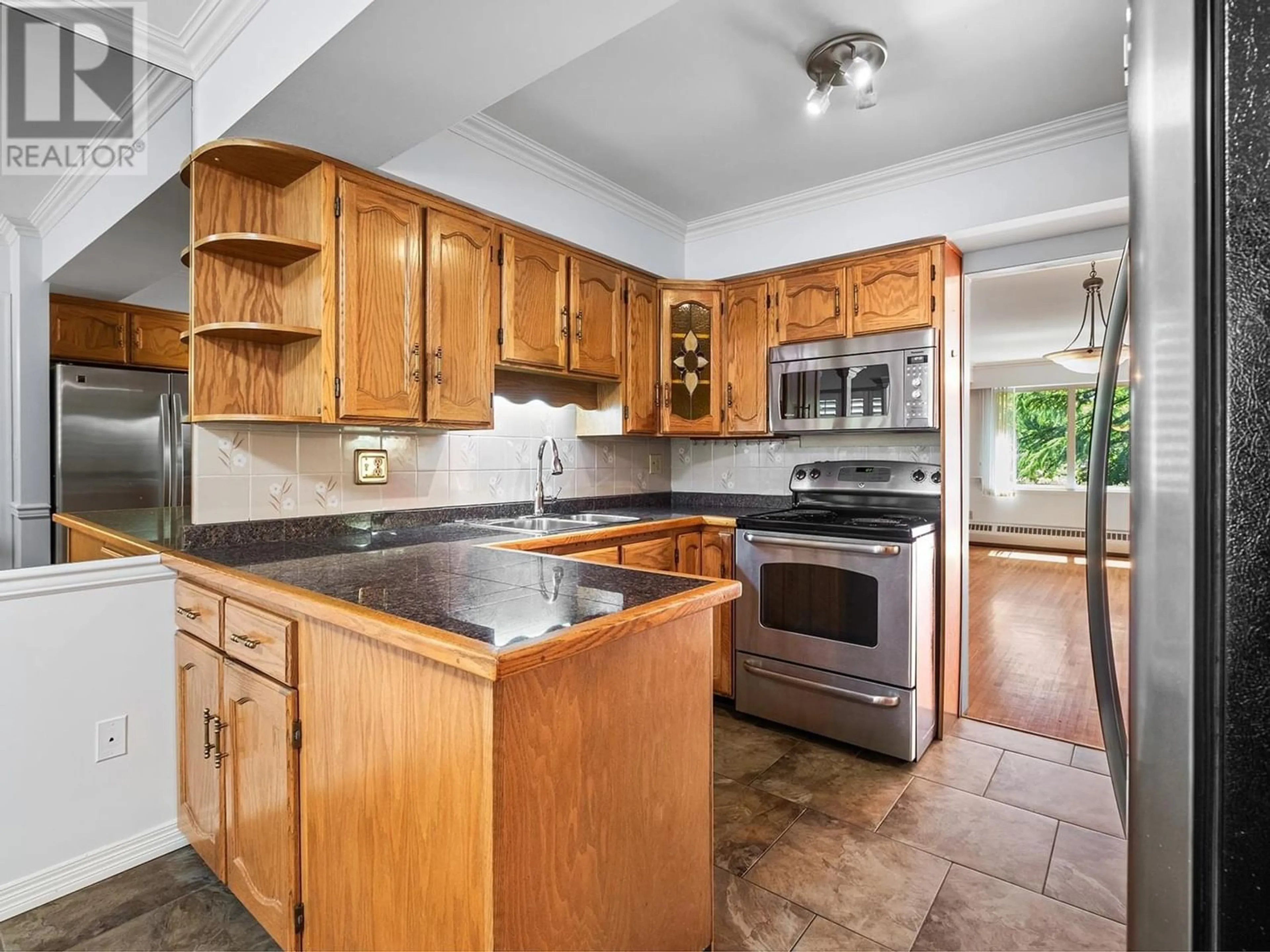 Kitchen for 1103 235 KEITH ROAD, West Vancouver British Columbia V7T1L5