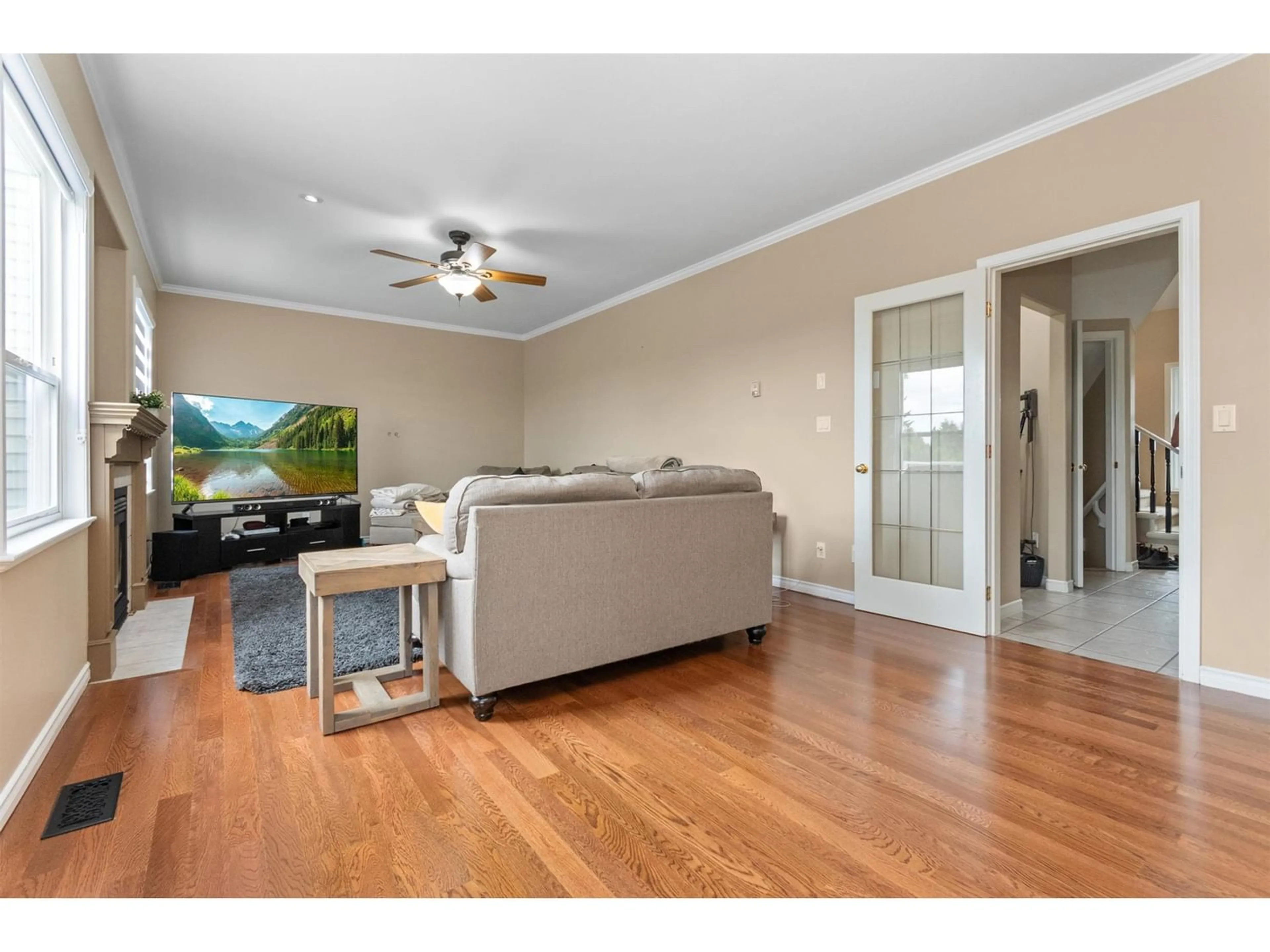 Living room for 3303 MCKINLEY DRIVE, Abbotsford British Columbia V2S8M8