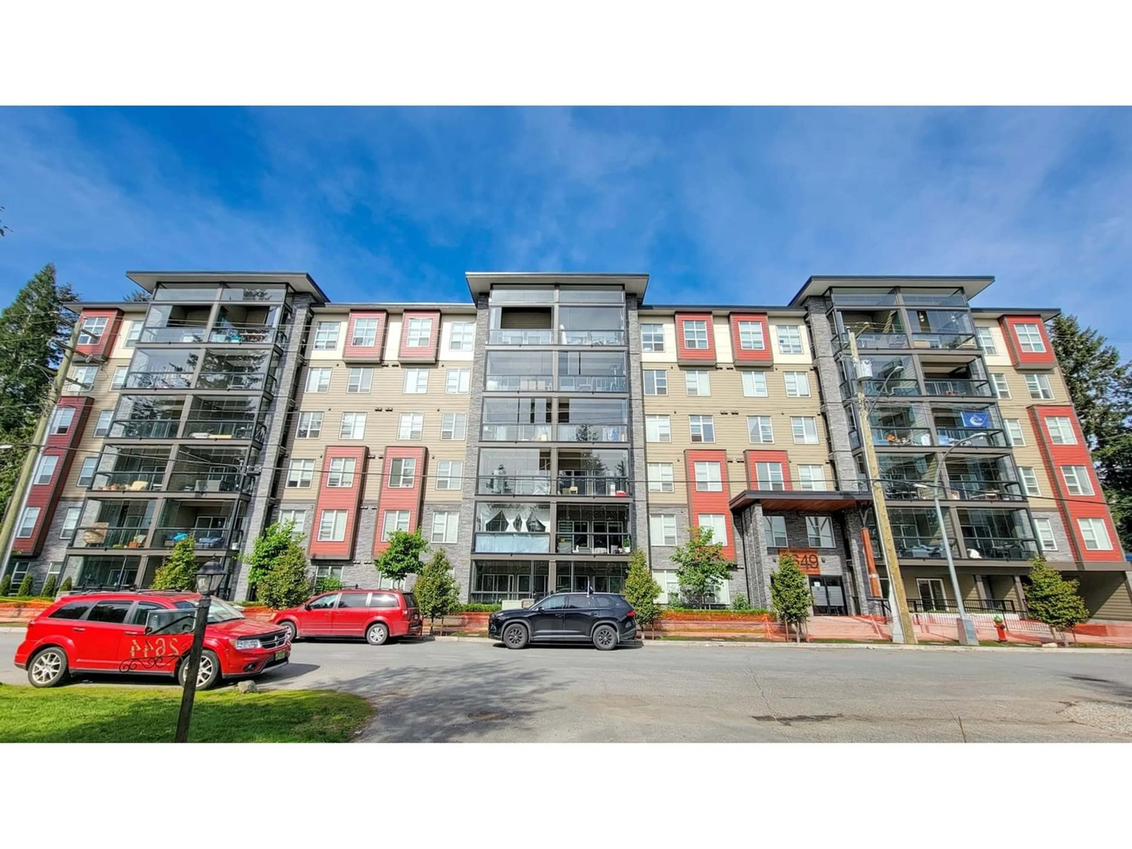 Indoor foyer for 103 2649 JAMES STREET, Abbotsford British Columbia V2T3L6